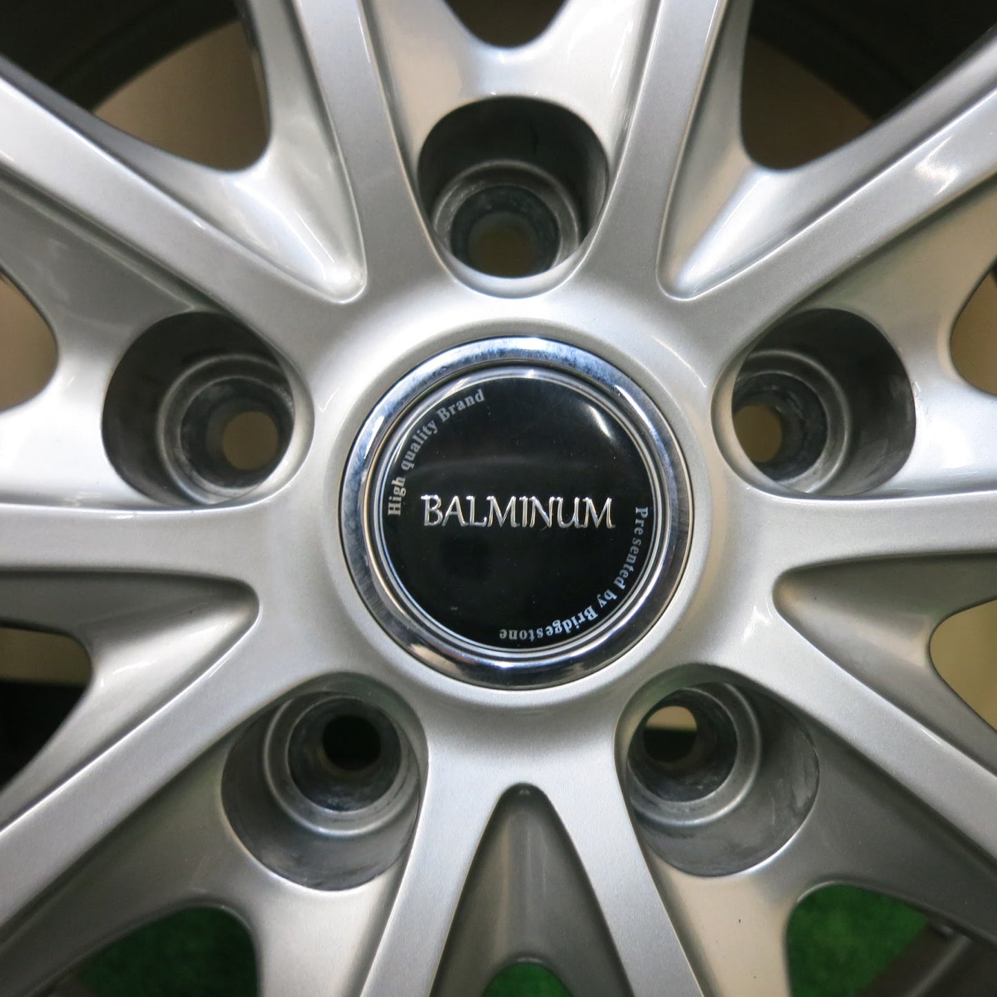 [送料無料]バリ溝！キレイ！9分★スタッドレス 215/60R17 ブリヂストン ブリザック DM-V1 BALMINUM バルミナ 17インチ PCD114.3/5H★3031804ヒス