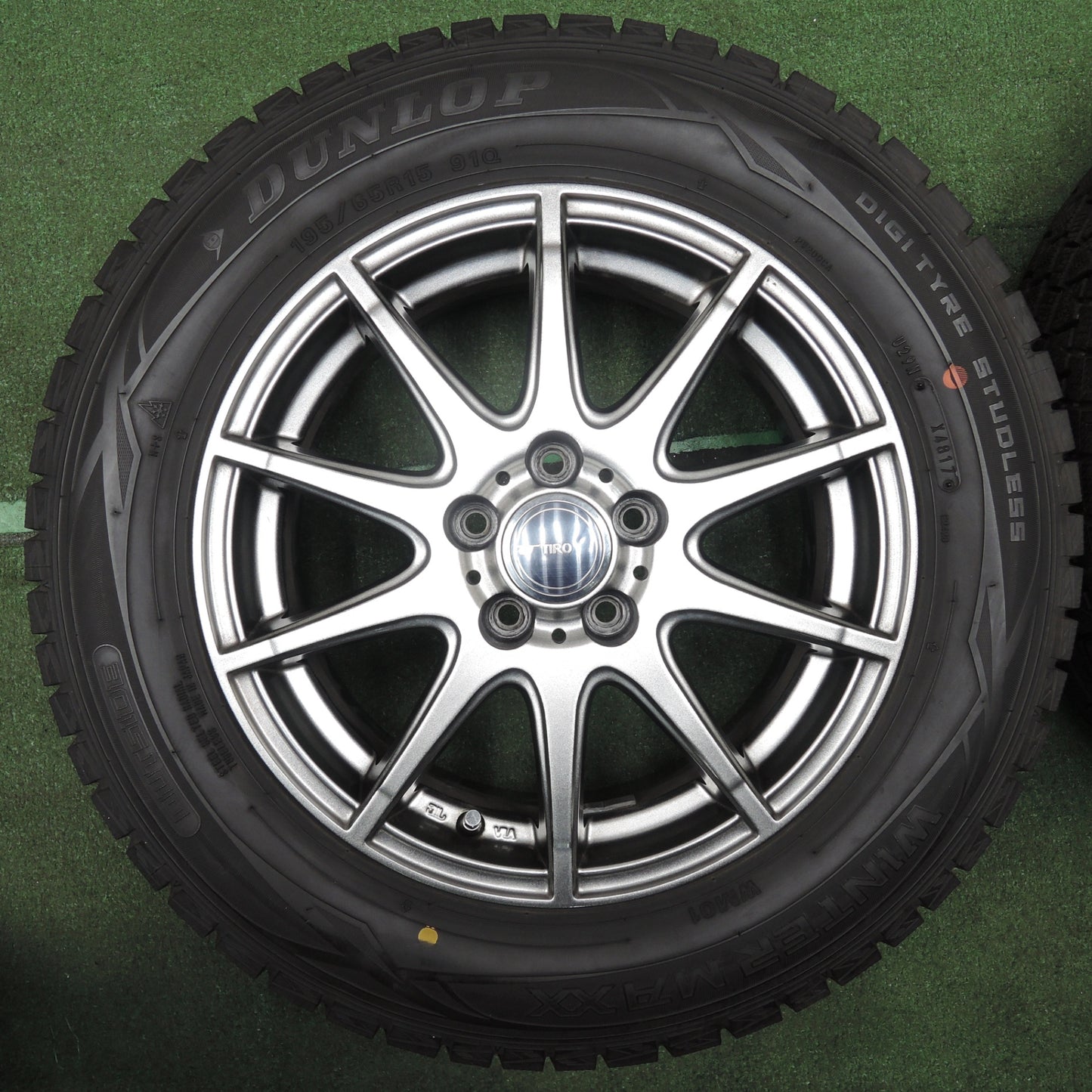 *送料無料* キレイ★プリウス 等 195/65R15 スタッドレス ダンロップ ウインターマックス WM01 TIRO 15インチ PCD100/5H★4021604NJス