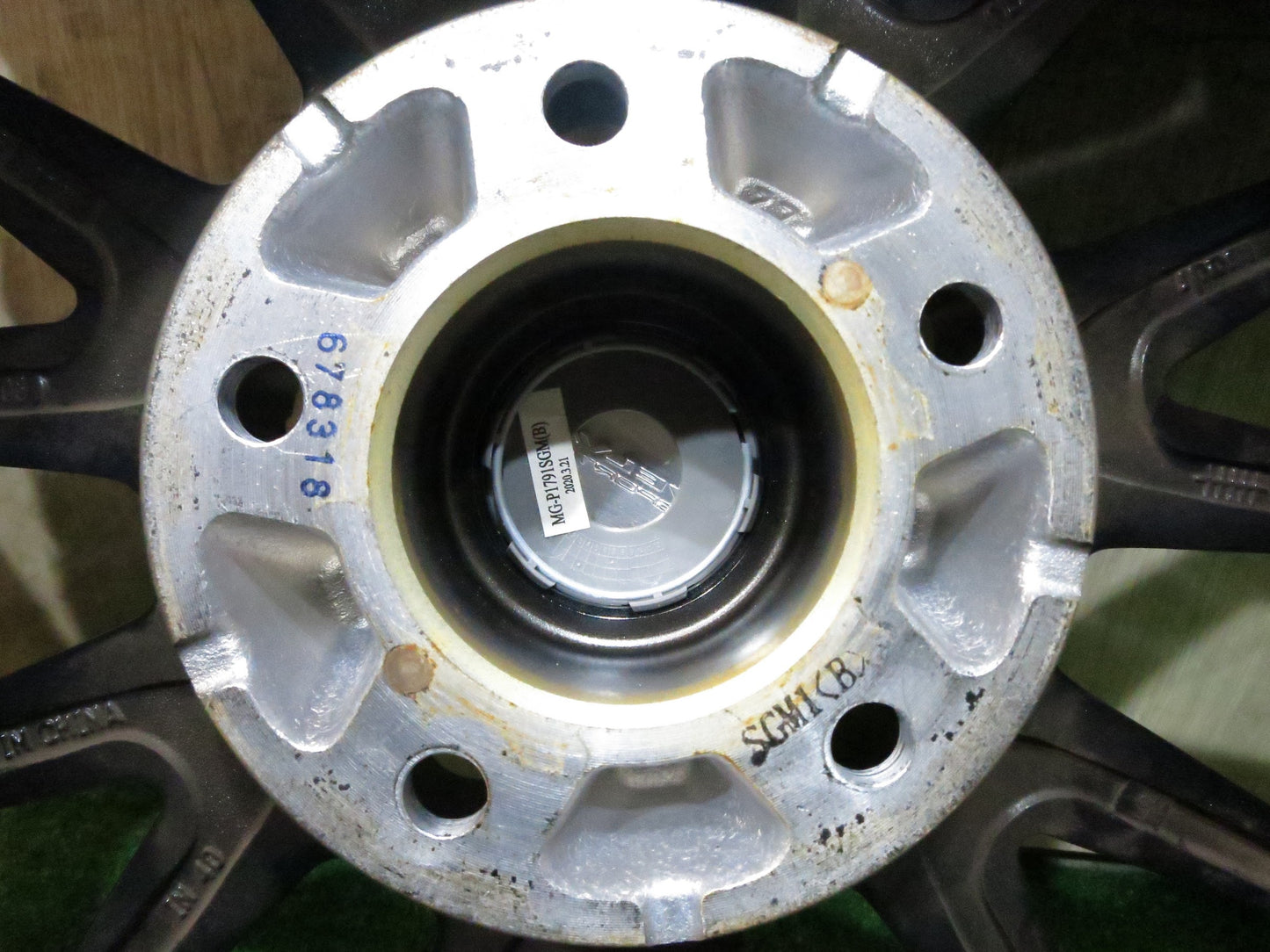 [送料無料]バリ溝！20年！綺麗！ほぼ10分★スタッドレス 225/65R17 ブリヂストン ブリザック DM-V3 VELVA SPORTZ ヴェルヴァ 17インチ PCD114.3/5H★3020709Hス