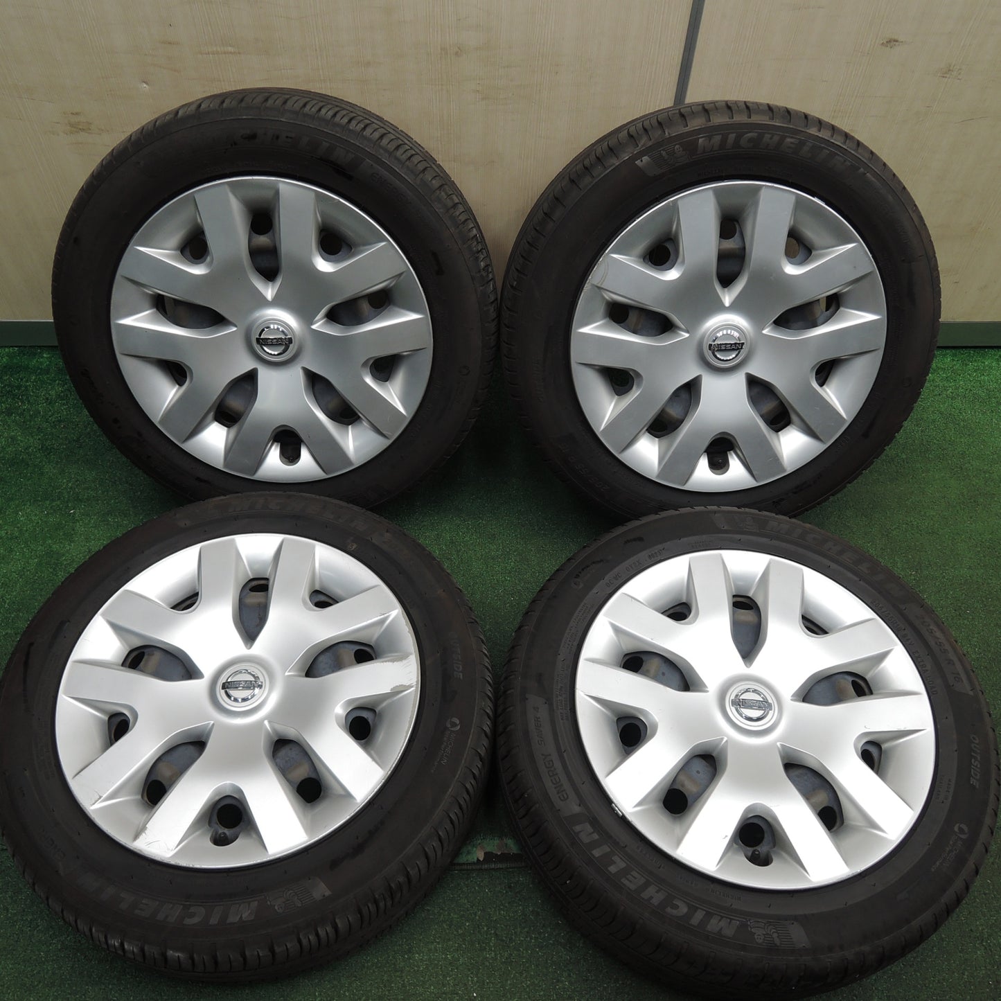 *送料無料*バリ溝！23年！8.5分★日産 ジューク 純正 スチール 205/55R16 ミシュラン エナジーセイバー4 16インチ PCD114.3/5H★4012705HAノ
