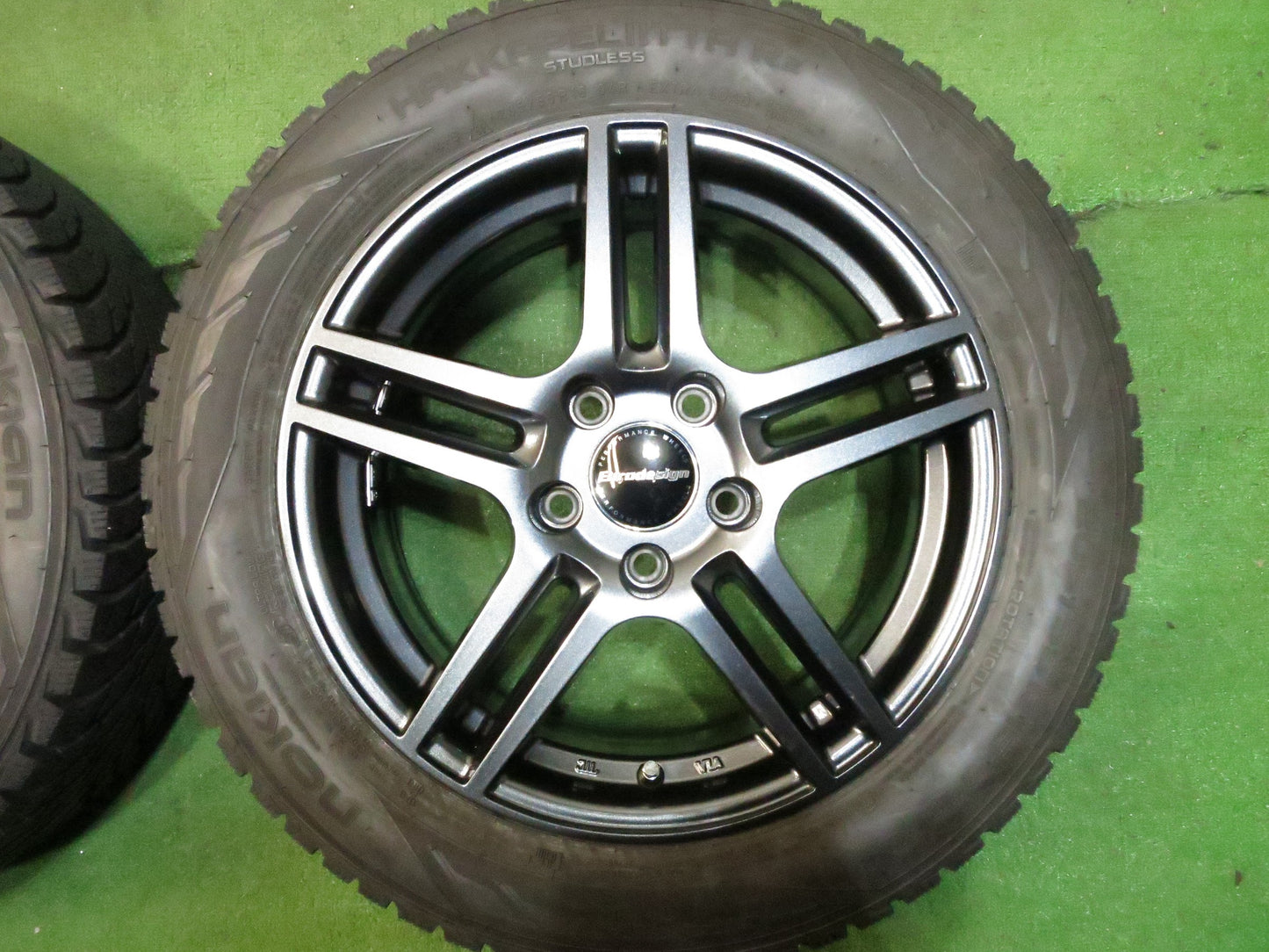 [送料無料]21年 バリ溝！綺麗★アウディ等 205/55R16 スタッドレス ノキアン ハッカペリッタR2 Eurodesign ユーロデザイン 16インチ PCD112/5H★3021016Hス