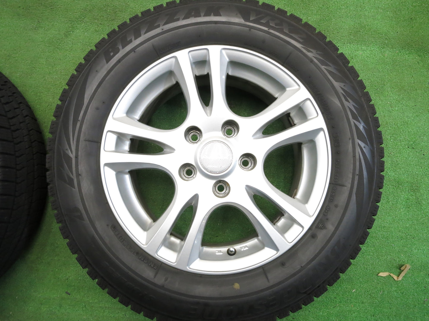 [送料無料]バリ溝！18年！8.5分★スタッドレス 195/65R15 ブリヂストン ブリザック VRX2 EuroSpeed MANARAY SPORT マナレイ 15インチ PCD114.3/5H★2112502Hス