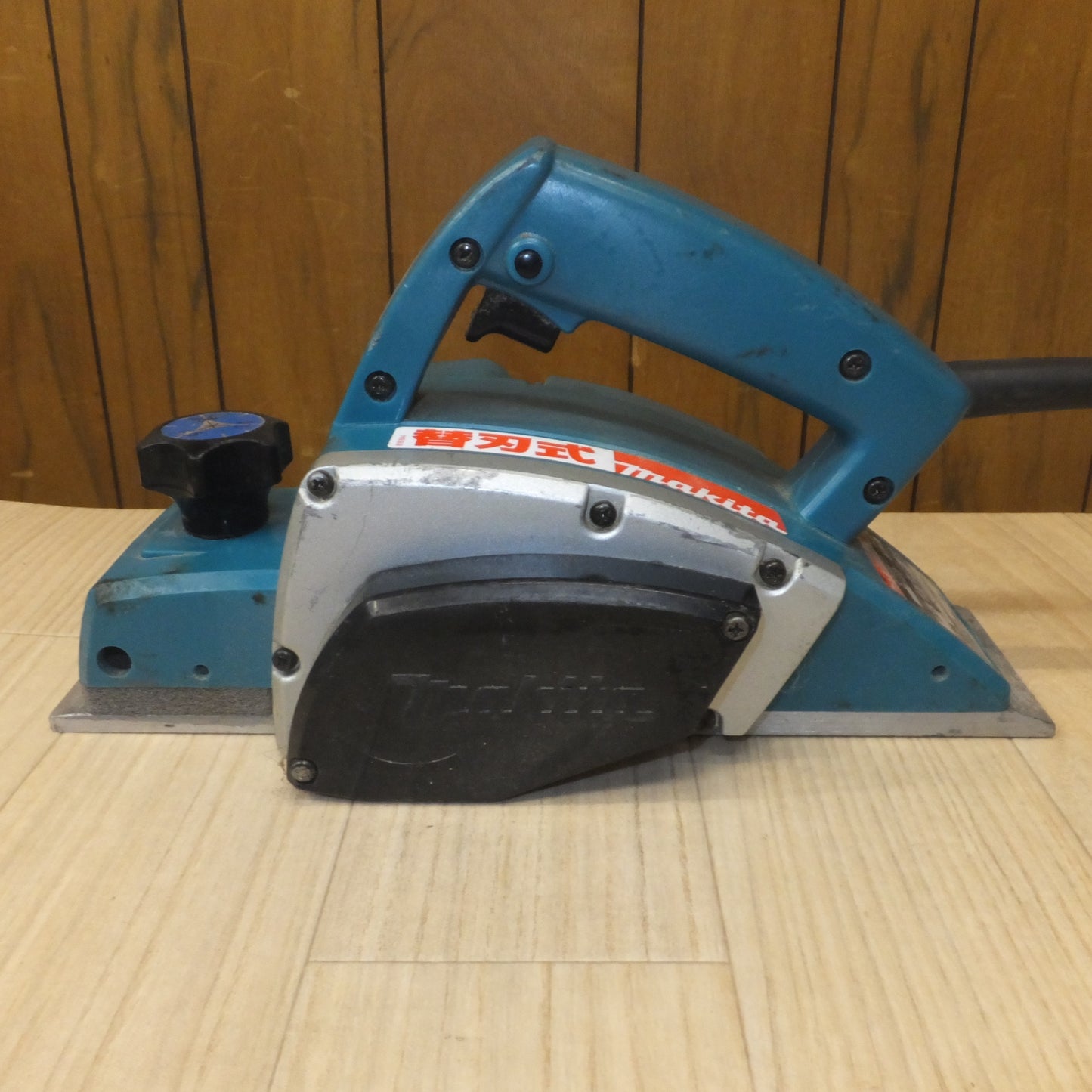 [送料無料] ★マキタ makita 82mm カンナ 1900BA　100V 480W 50-60Hz 5A★
