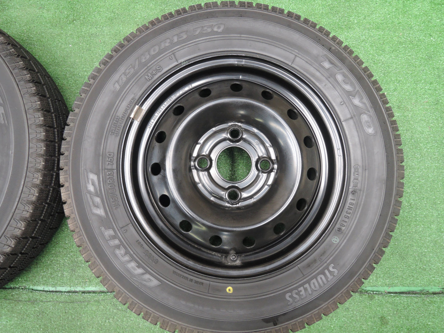 [送料無料]超バリ溝！キレイ！ほぼ10分★スタッドレス 145/80R13 トーヨー ガリット G5 TOPY スチール ホイール 13インチ PCD100/4H★3102901HAス