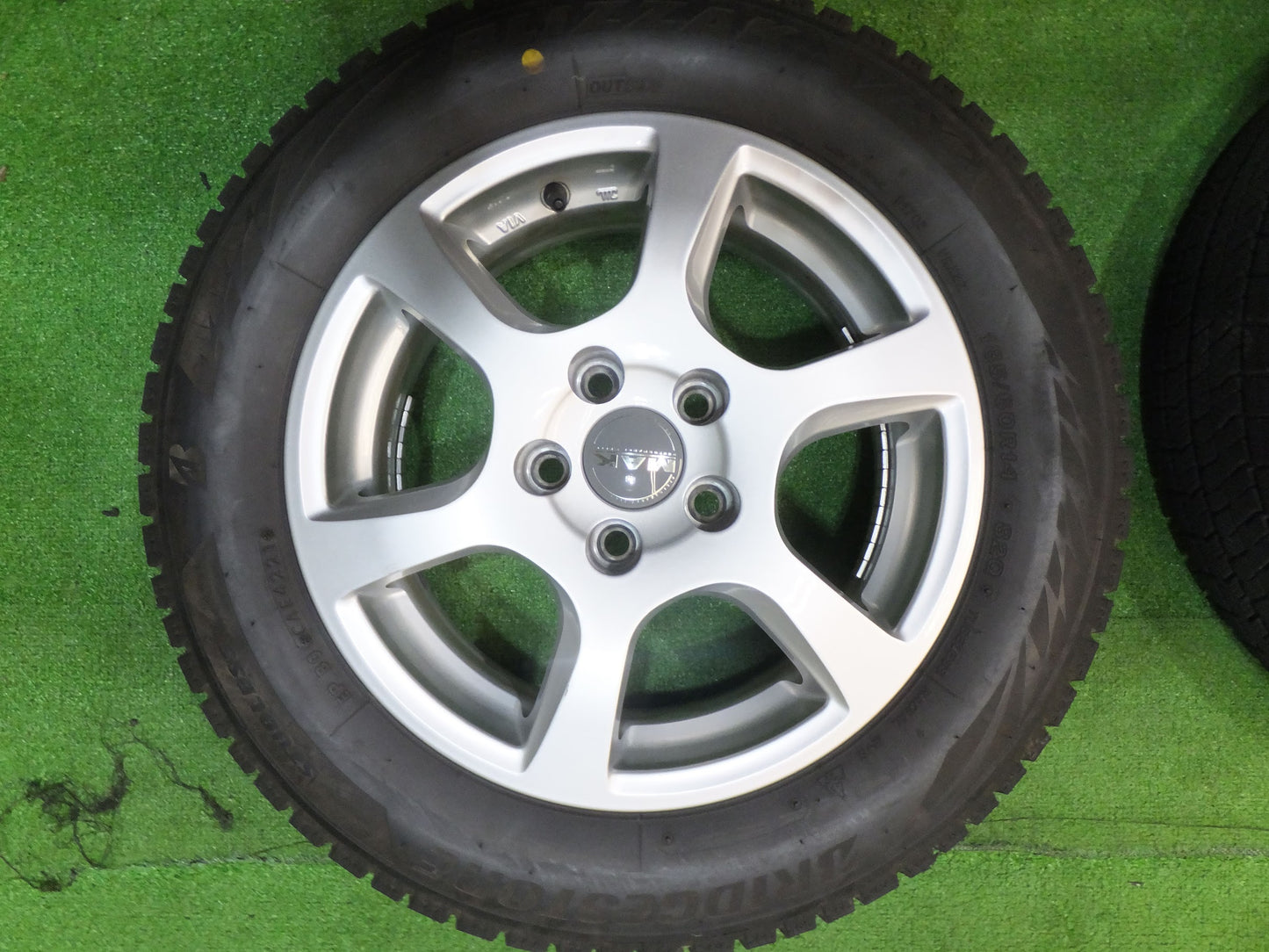 [送料無料]バリ溝！21年！キレイ！ほぼ10分★スタッドレス 185/60R14 MAK ブリヂストン ブリザック VRX2 14インチ PCD100/5H★2091213Hス