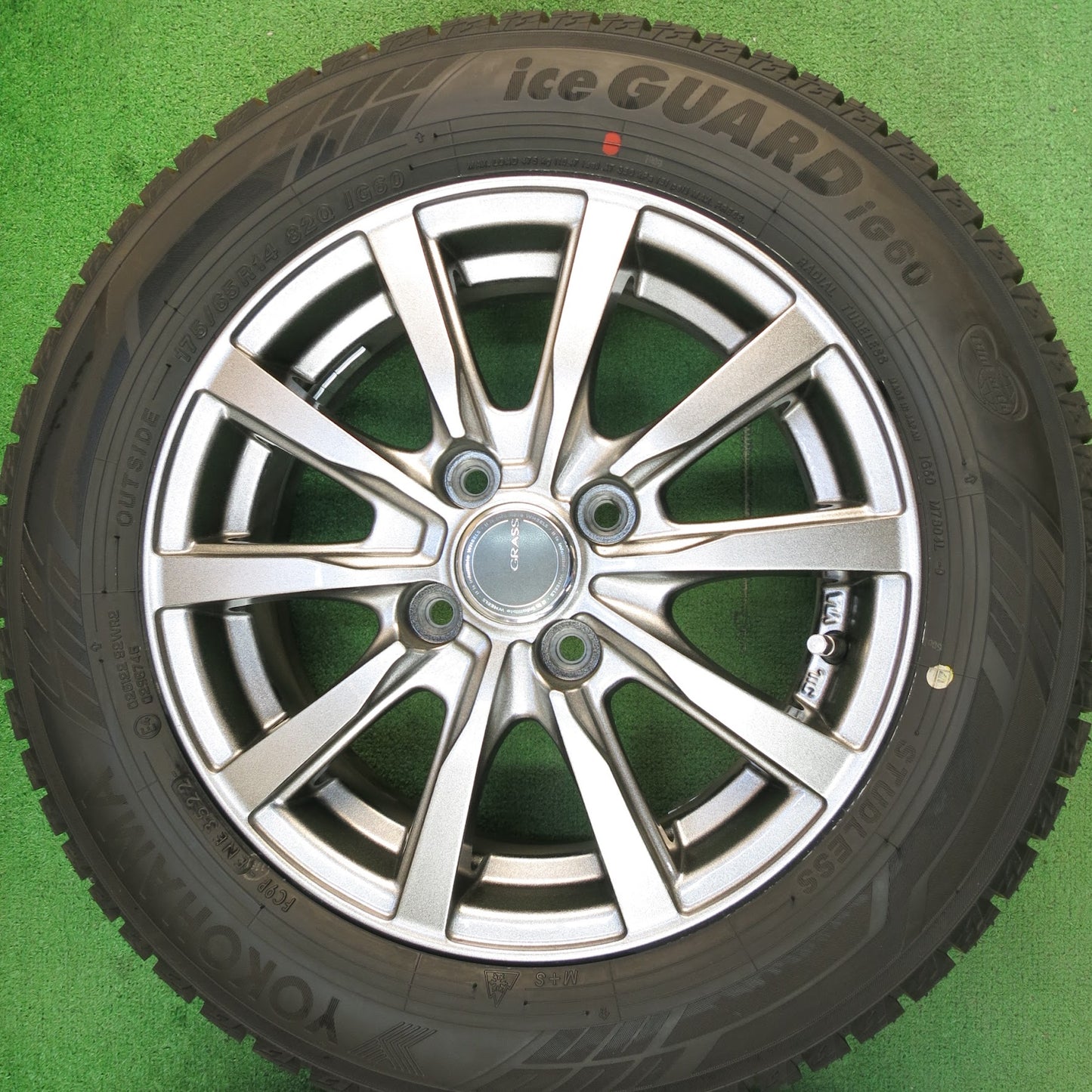 [送料無料]超バリ溝！22年！キレイ！ほぼ10分★スタッドレス 175/65R14 ヨコハマ アイスガード iG60 GRASS グラス 14インチ PCD100/4H★3031507ヒス