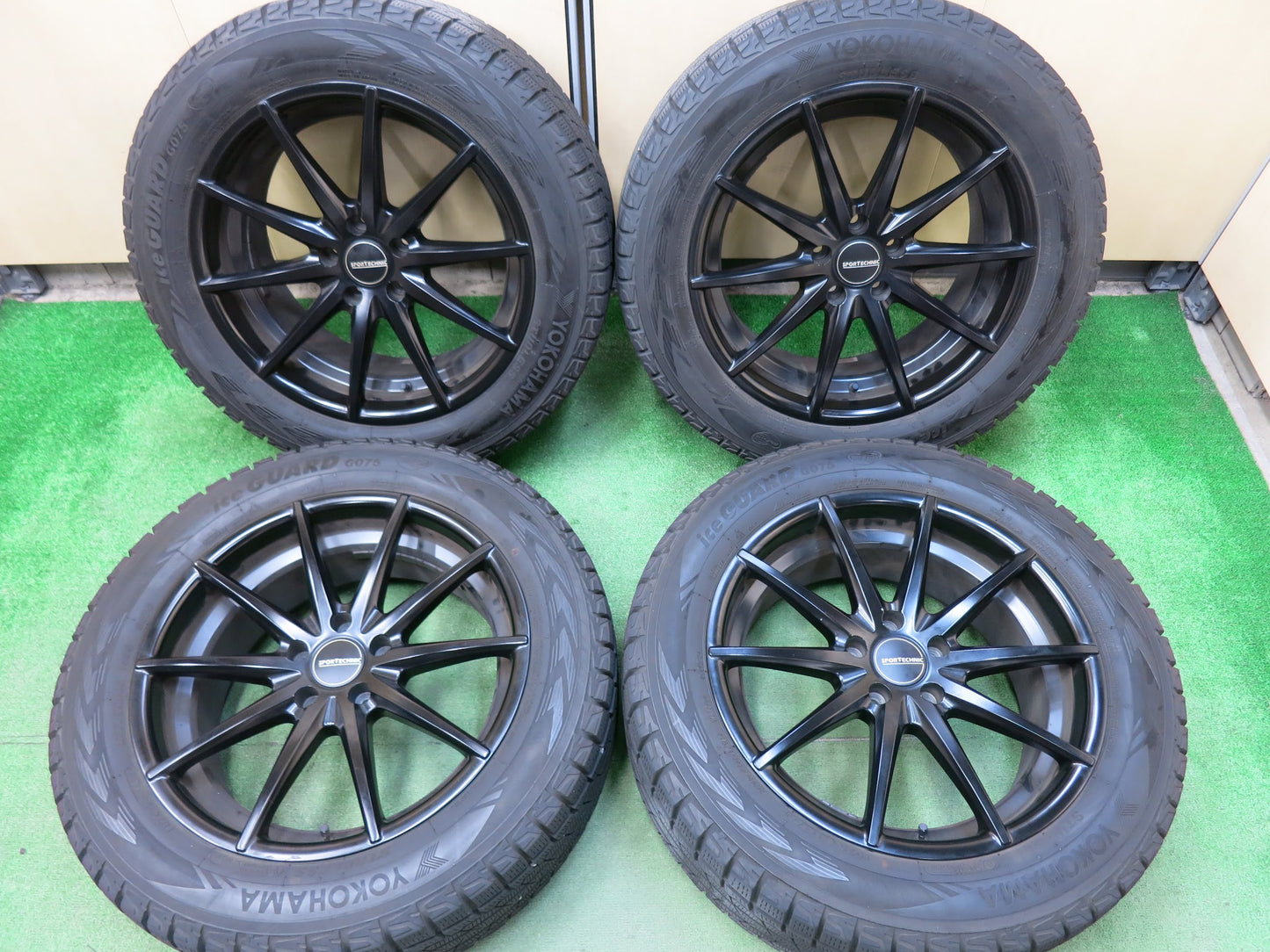 [送料無料]バリ溝！キレイ！9.5分★アウディ 等 SPORT TECHNIC 235/55R18 スタッドレス ヨコハマ アイスガード G075 スポーツテクニック PCD112/5H★3031106ヒス