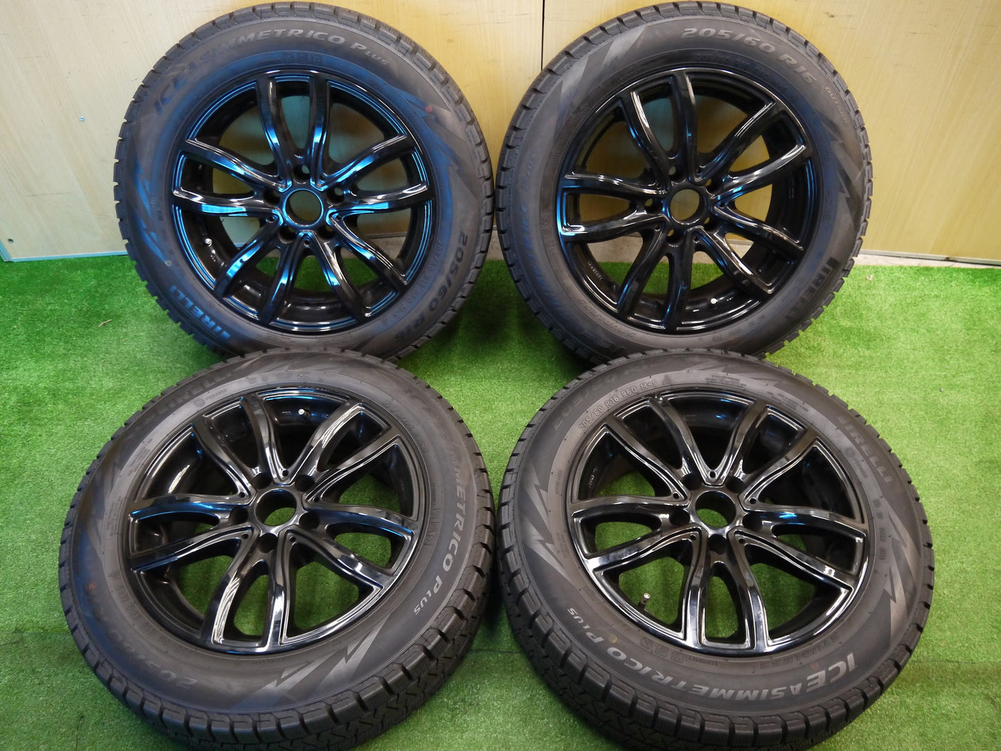 [送料無料]バリ溝！19年！綺麗！9.5分以上★スタッドレス BMW 等 MAK 205/60R16 ピレリ アイスアシンメトリコ プラス KBA52060 16インチ PCD112/5H★1122402ヤス