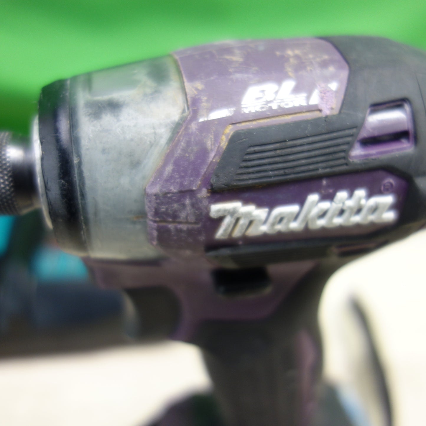 [送料無料] バッテリ２個付き☆makita マキタ 充電式インパクトドライバ TD173D パープル 18V 6.0Ah 充電器 DC-18RF☆