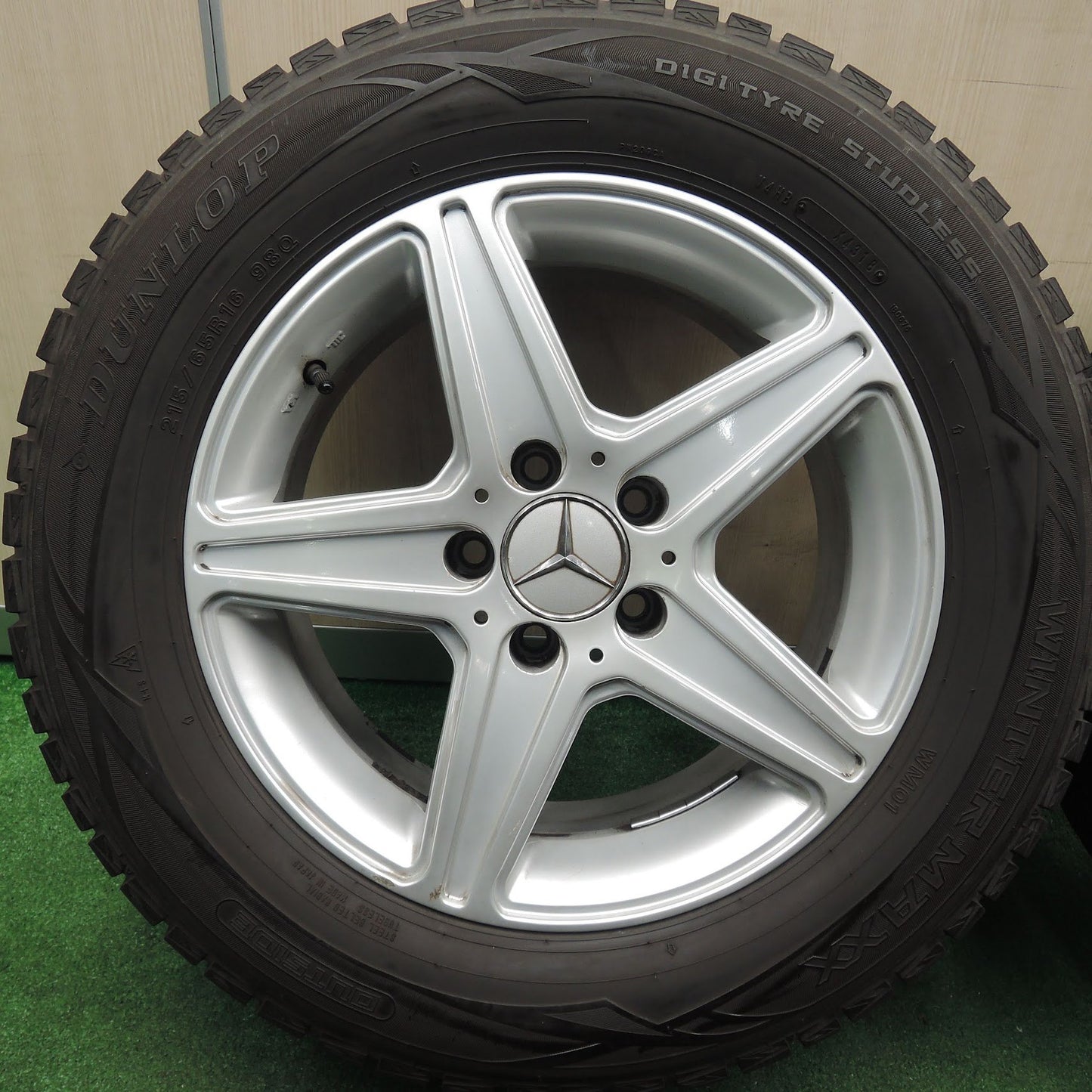 [送料無料] バリ溝！8.5分★ベンツ 等 AGA TARGA 215/65R16 スタッドレス ダンロップ ウインターマックス WM01 PCD112/5H★3120206HAス