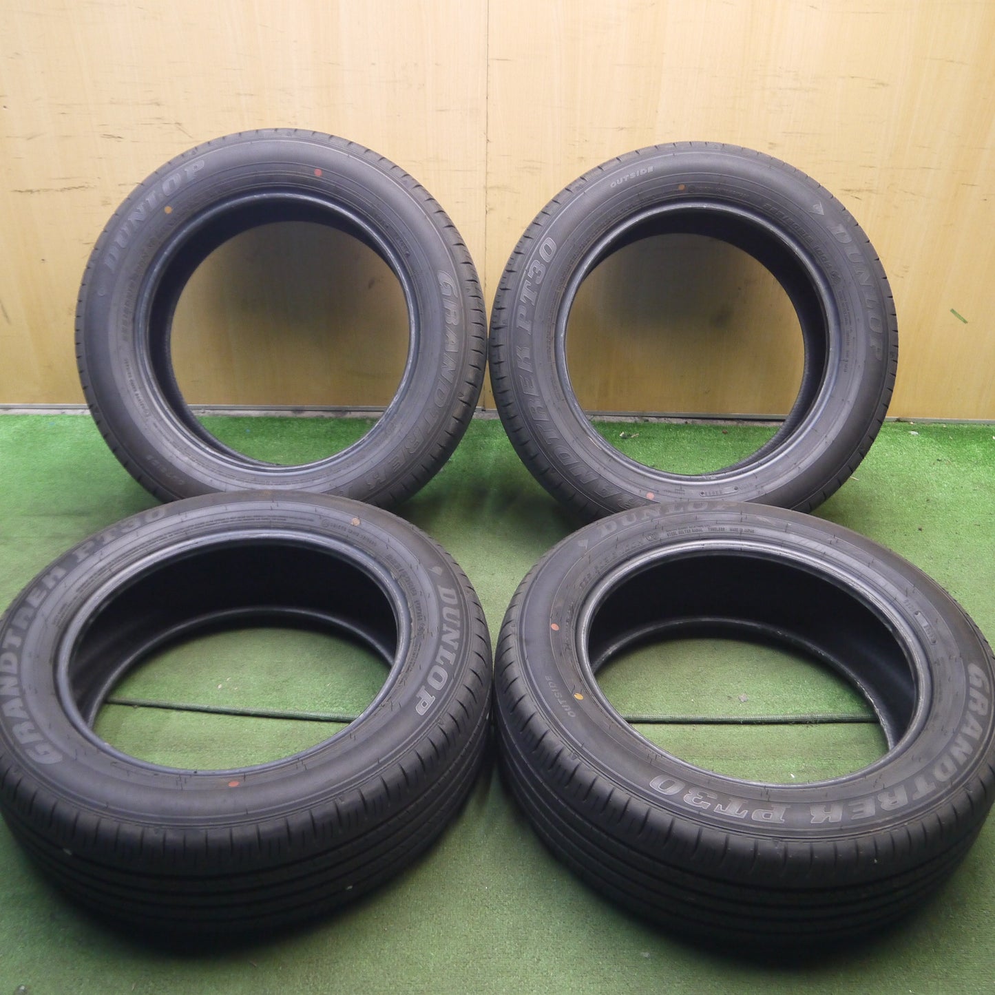 *送料無料*バリ溝！23年！ほぼ10分★225/60R18 ダンロップ グラントレック PT30 タイヤ 18インチ ハリアー RAV4 等★4010502Hノタ