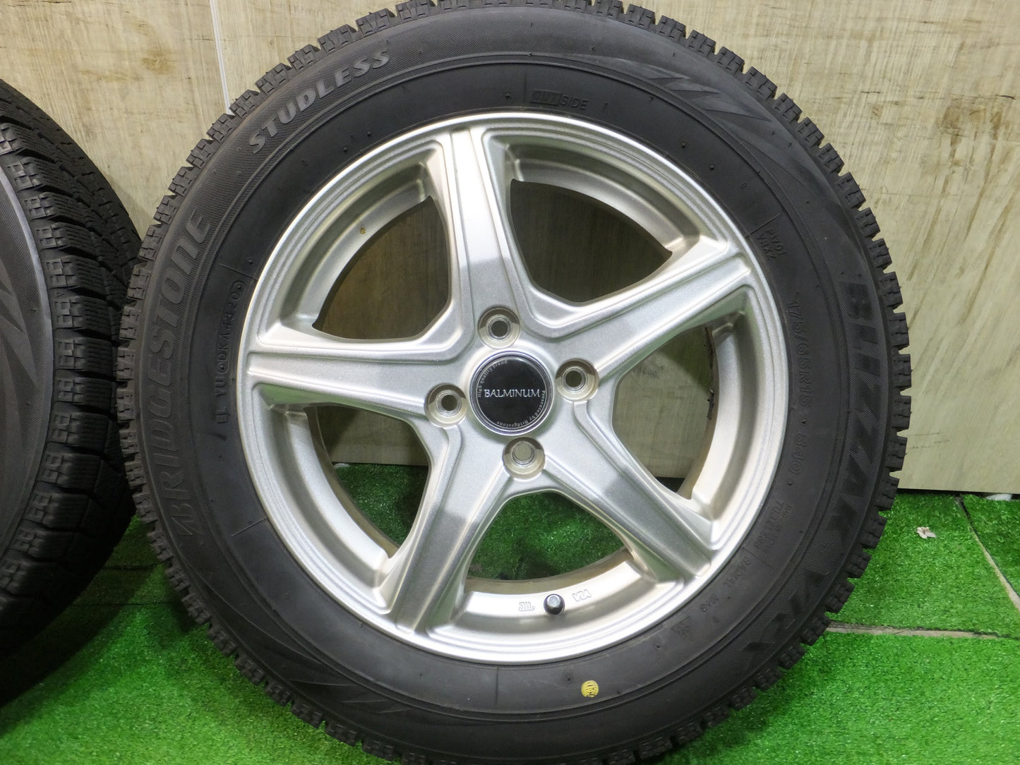 [送料無料]バリ溝！20年！キレイ！9.5分以上★スタッドレス 175/65R15 ブリヂストン ブリザック VRX BALMINUM バルミナ 15インチ PCD100/4H★2080814Hス