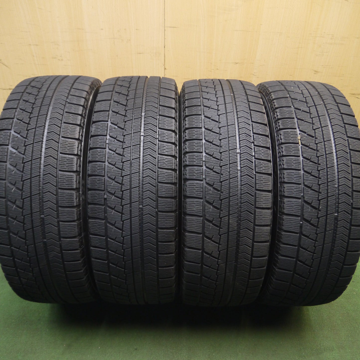 *送料無料*バリ溝！8.5分★スバル レガシィ 純正 225/55R18 スタッドレス ブリヂストン ブリザック VRX 18インチ PCD100/5H★3120402Hス