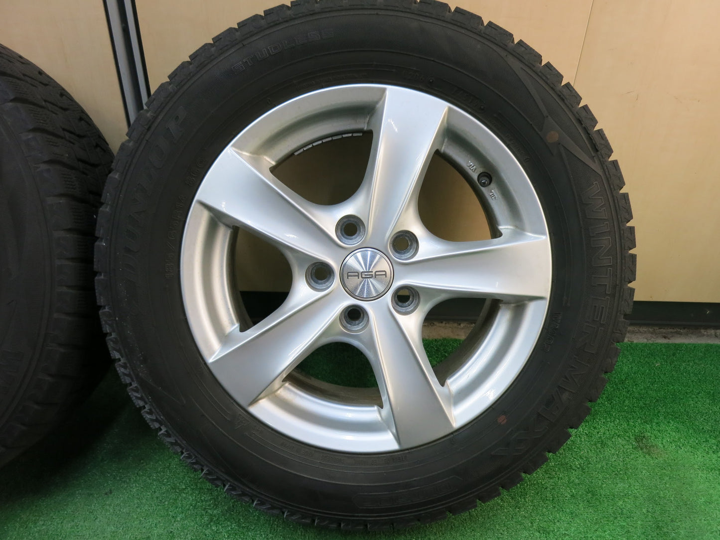 [送料無料]バリ溝！19年！9.5分★スタッドレス 185/65R14 AGA ダンロップ ウインターマックス WM02 PCD100/5H カリーナ カルディナ コロナ等★3031103ヒス