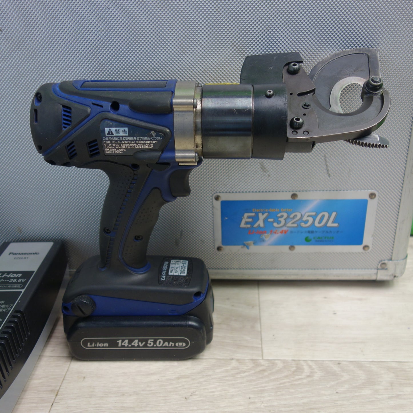 [送料無料] ☆CACTUS カクタス 電動 ケーブルカッター EX-3250L コードレス 充電器 電池パック パナソニック EZ0L81 14.4v 5.0Ah 工具 DIY☆