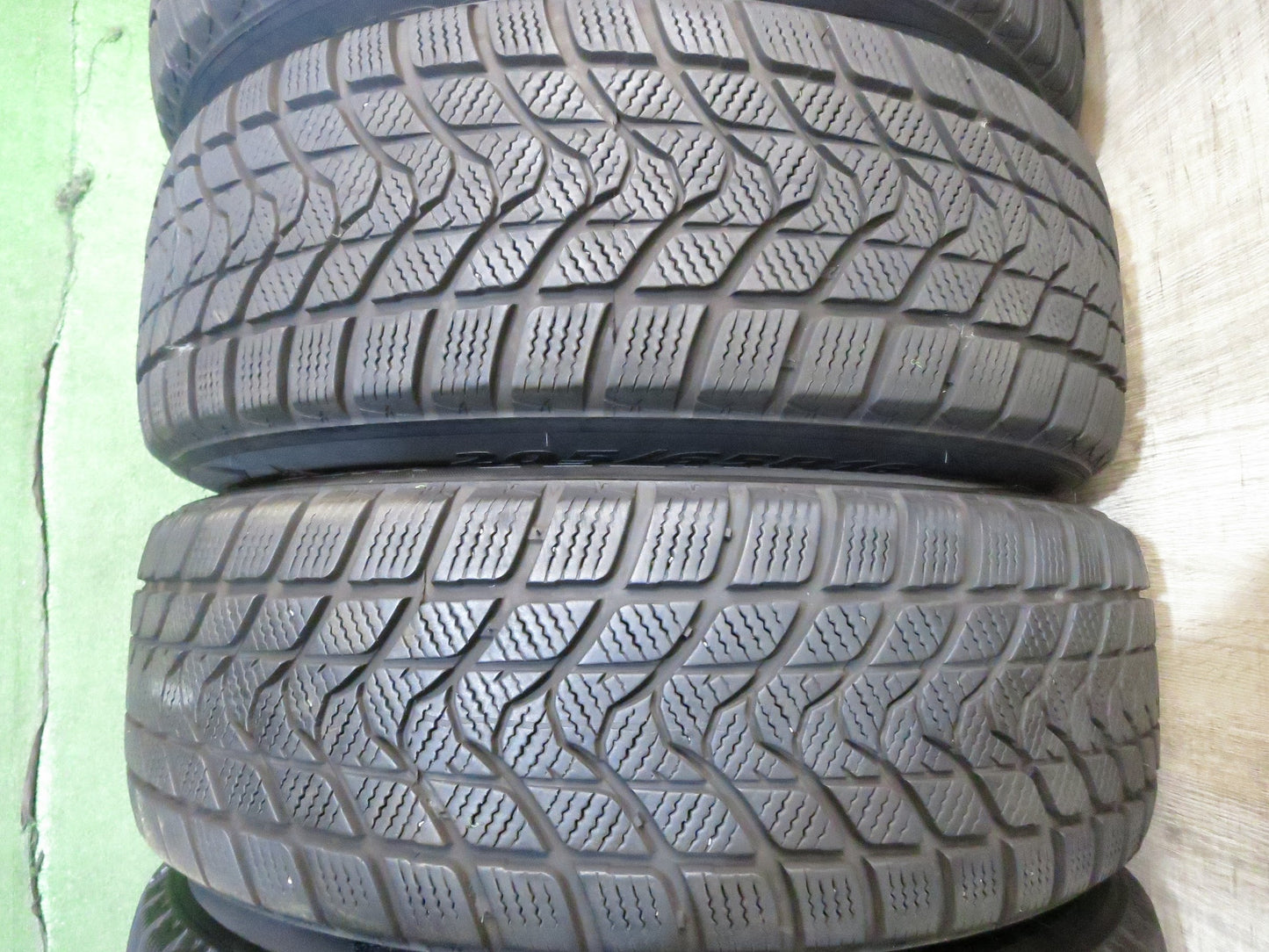[送料無料]バリ溝！20年！キレイ！8.5分★スタッドレス 205/65R16 デリンテ ウインター WD1 STRANGER ストレンジャー 16インチ PCD114.3/5H★3021011Hス