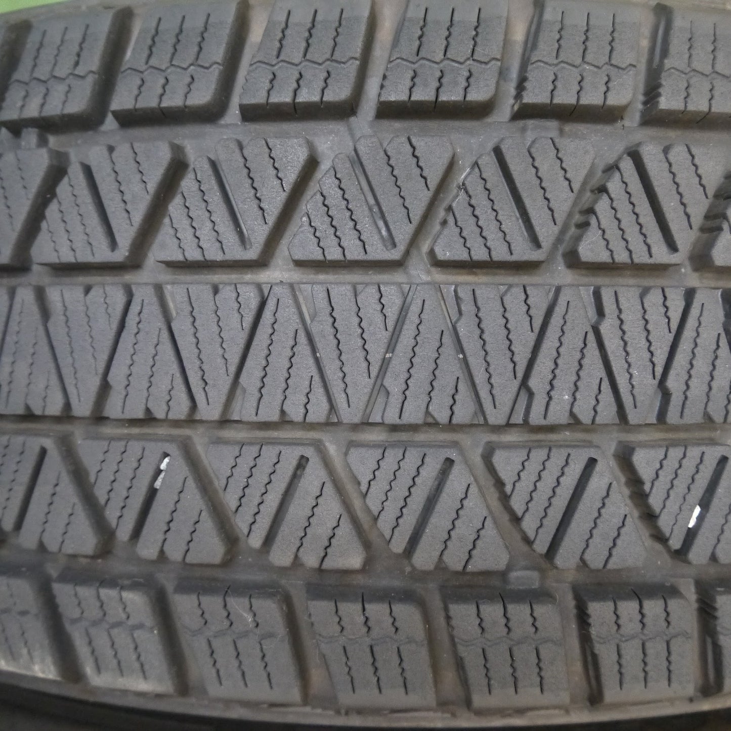 [送料無料]バリ溝！19年！9.5分★スタッドレス 225/65R17 ブリヂストン ブリザックDM-V3 タイヤ 17インチ ハリアー RAV4 レクサス エクストレイル等★3082108Hスタ