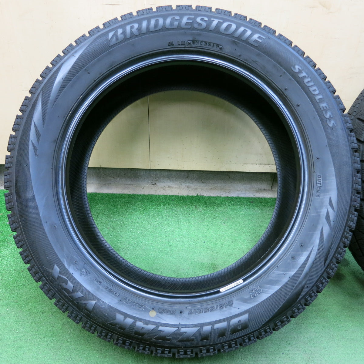 *送料無料*バリ溝！19年！9.5分以上★スタッドレス 215/55R17 ブリヂストン ブリザック VRX タイヤ 17インチ オデッセイ レガシィ エスティマ 等★3103006イスタ