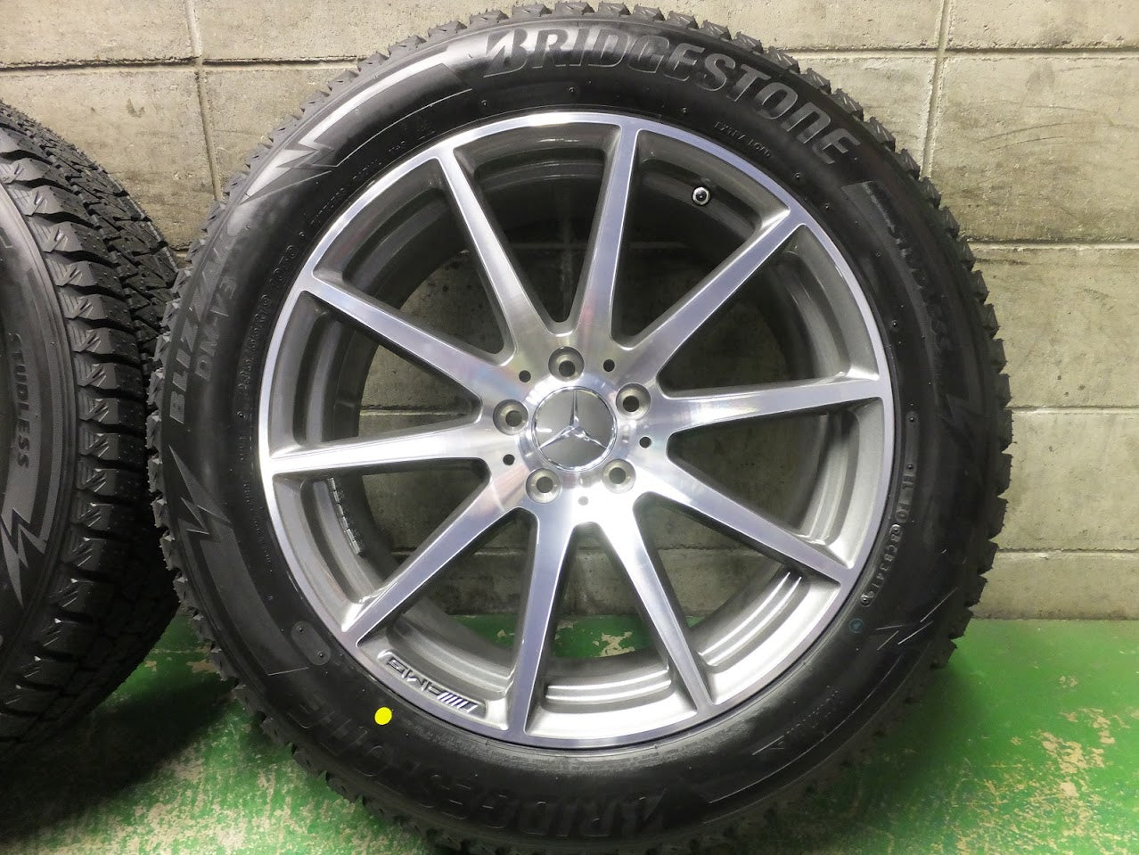 [送料無料]未使用！19年製★ベンツ GLC 純正 オプション AMG 235/55R19 スタッドレス ブリヂストン ブリザック DM-V3 19インチ PCD112/5H★