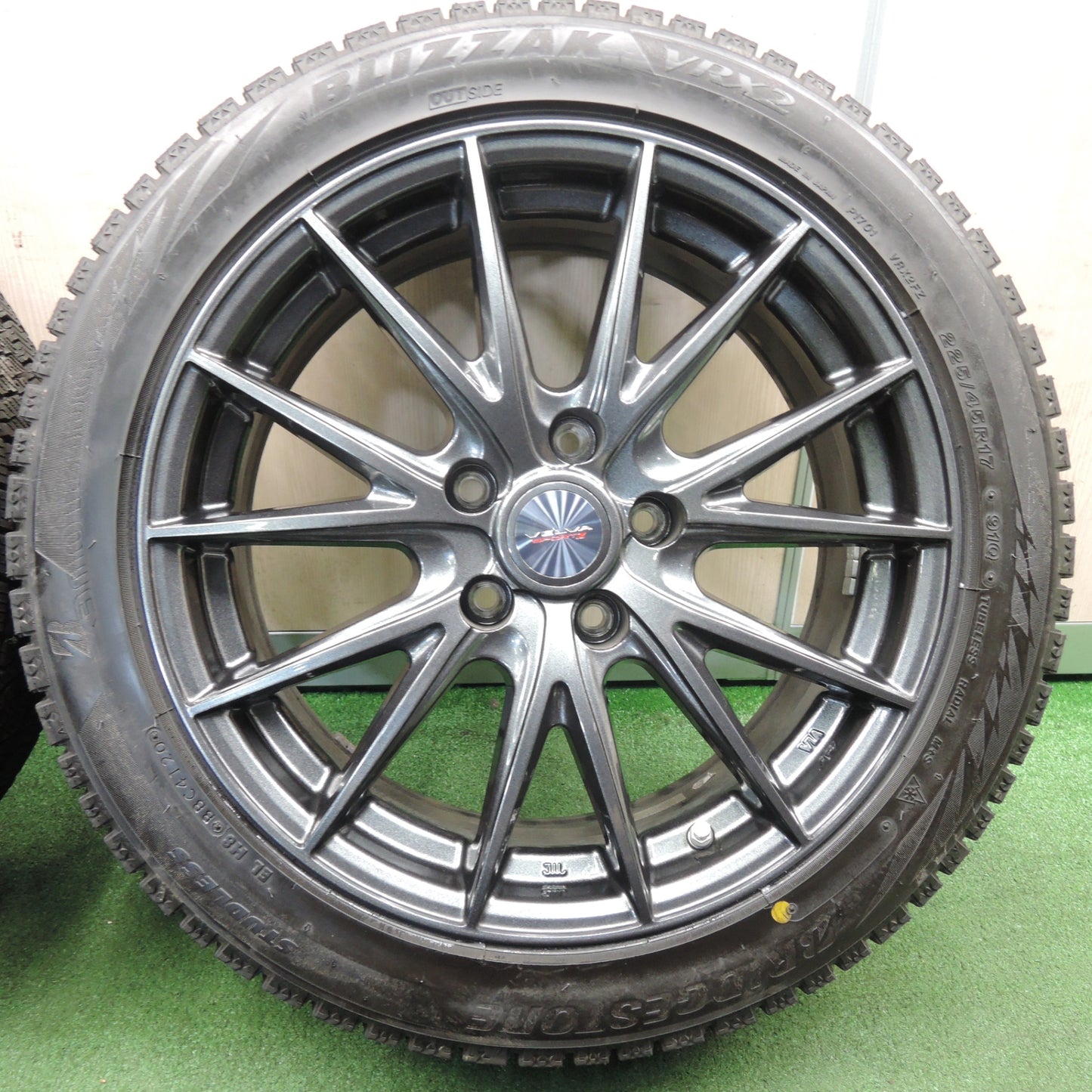 *送料無料* バリ溝！20年！キレイ！9.5分★スタッドレス 225/45R17 ブリヂストン ブリザック VRX2 VELVA SPORTZ ヴェルヴァ PCD114.3/5H★4030101TNス