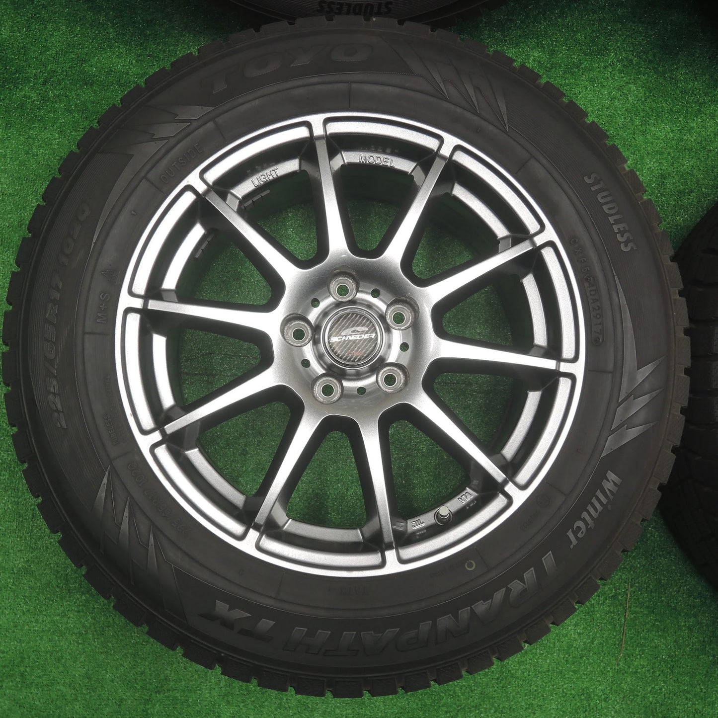 [送料無料]超バリ溝！キレイ！9.5分以上★スタッドレス 225/65R17 トーヨー ウインタートランパス TX SCHNEIDER シュナイダー 17インチ PCD114.3/5H★3070701SYス