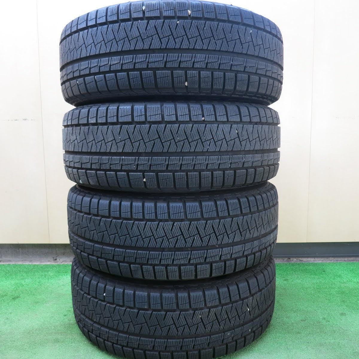 [送料無料]バリ溝！21年！キレイ！ほぼ10分★スタッドレス 215/60R17 ピレリ アイスアシンメトリコ プラス ILLUGA weds 17インチ PCD114.3/5H★3060307ヒス
