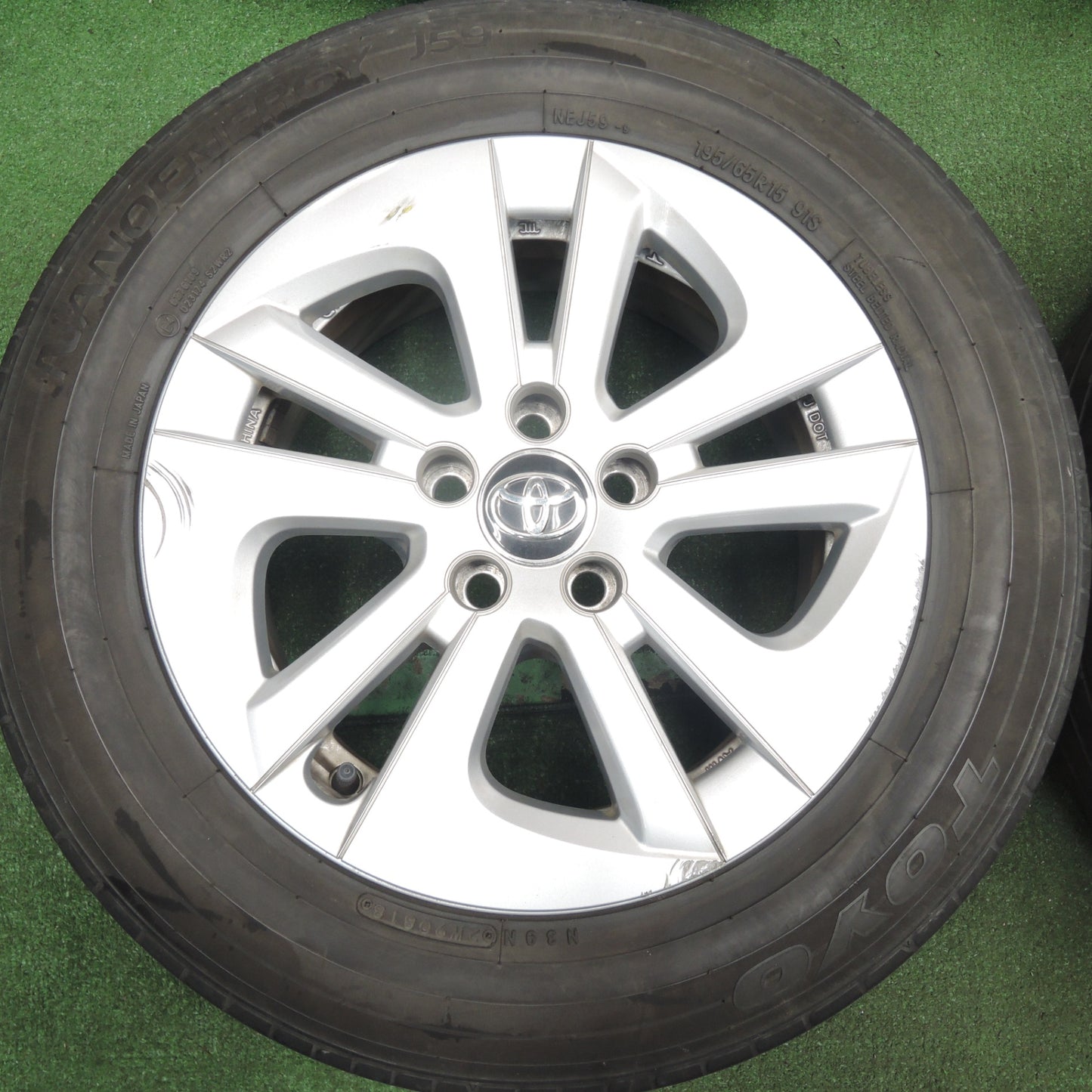 *送料無料* 4本価格★トヨタ 50系 プリウス 純正 195/65R15 トーヨー ナノエナジー J59 15インチ PCD100/5H★4021702HAノ