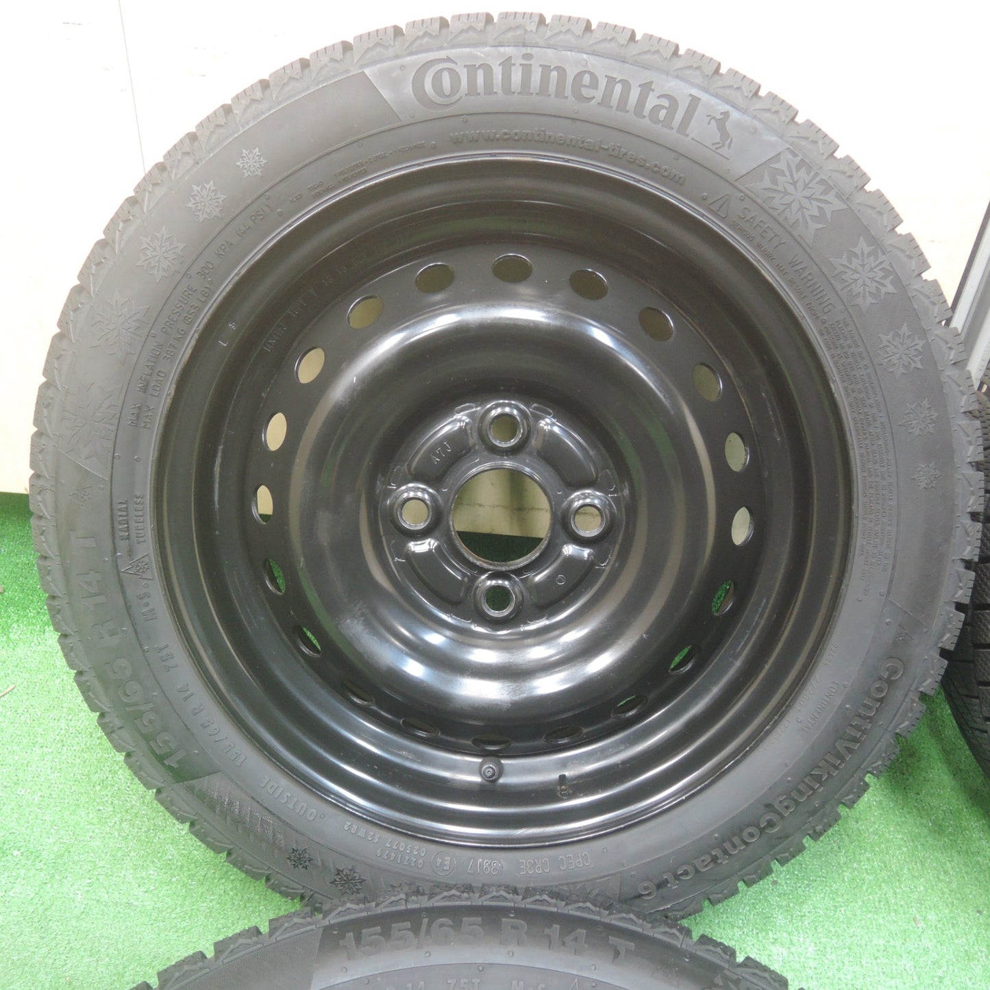 *送料無料*バリ溝！キレイ！8.5分★スタッドレス 155/65R14 コンチネンタル コンチバイキング コンタクト6 スチール ホイール 14インチ PCD100/4H★4011909SYス
