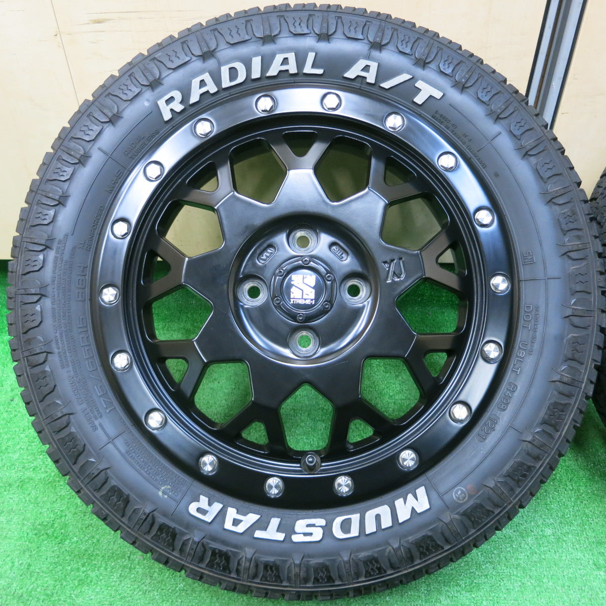 *送料無料*バリ溝！21年！キレイ！9分★XTREME-J XJ04 175/65R15 ホワイトレター マッドスター ラジアル A/T XTREME-J 15インチ PCD100/4H★3112508イノ
