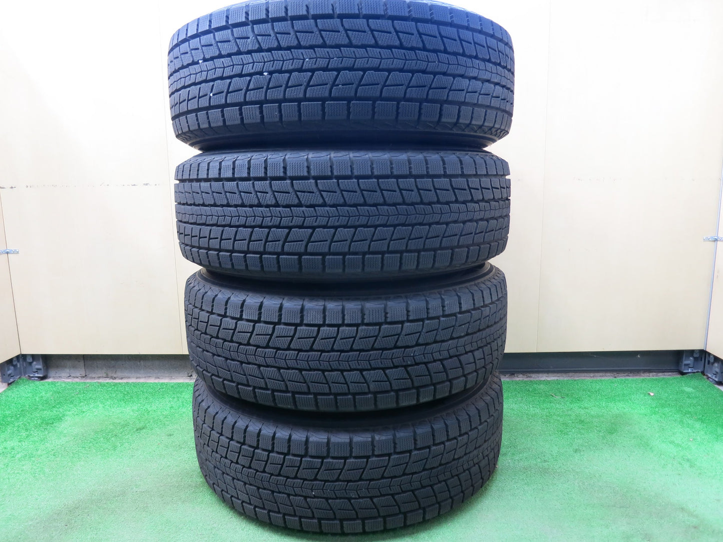 [送料無料]超バリ溝！20年！ほぼ10分★レクサス 等 235/65R18 スタッドレス ダンロップ ウインターマックス SJ8 MiD マルカ 18インチ PCD114.3/5H★3022202ヒス