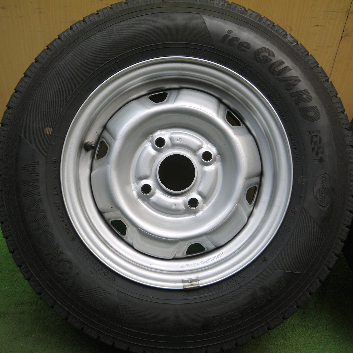 [送料無料]バリ溝！キレイ！9.5分★スタッドレス 165/80R13 90/88N ヨコハマ アイスガード iG91 スチール PCD114.3/4H★3111707Hス