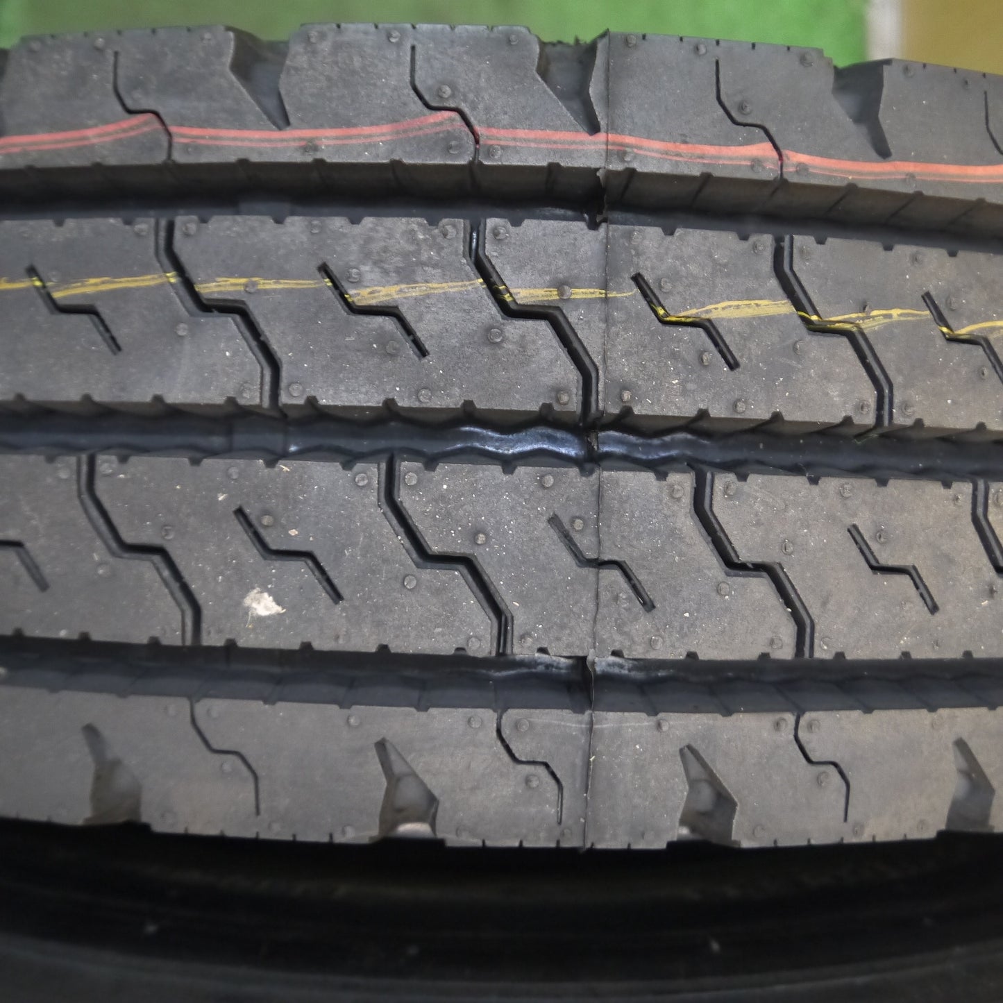 *送料無料*未使用！21年★トラック 再生 タイヤ 225/80R17.5 123/122L トーヨー M919 ベース TOKO M317 17.5インチ★3122818KKスタ