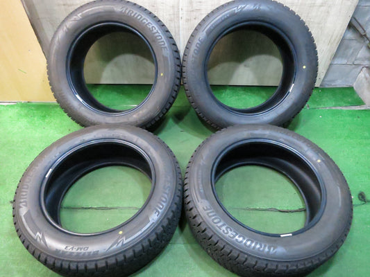 [送料無料]バリ溝！20年！9.5分★スタッドレス 235/60R18 ブリヂストン ブリザック DM-V3 タイヤ 18インチ レクサス NX RX CR-V 等★3021712Hスタ