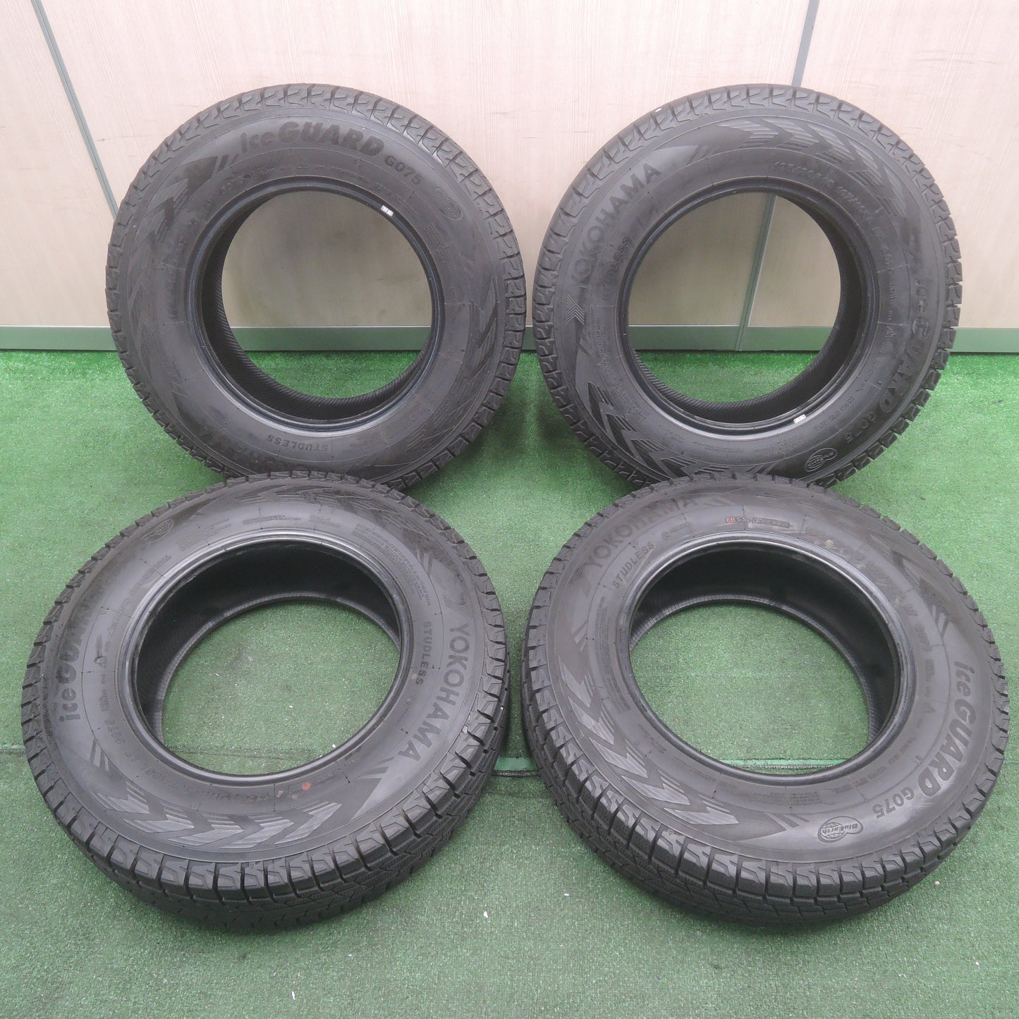 *送料無料*バリ溝！20年！9.5分★スタッドレス 195/80R15 107/105L ヨコハマ アイスガード G075 タイヤ 15インチ ハイエース キャラバン 等★3110902NJスタ