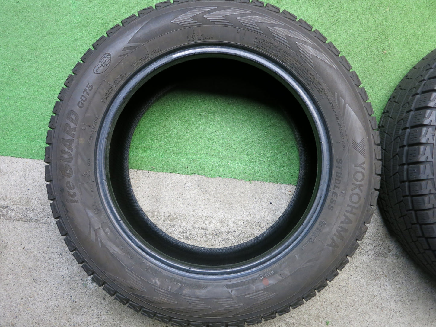 [送料無料]バリ溝！18年！8.5分★スタッドレス 225/60R17 ヨコハマ アイスガード G075 タイヤ 17インチ アルファード RAV4 ハリアー エルグランド等★★2112203Hスタ