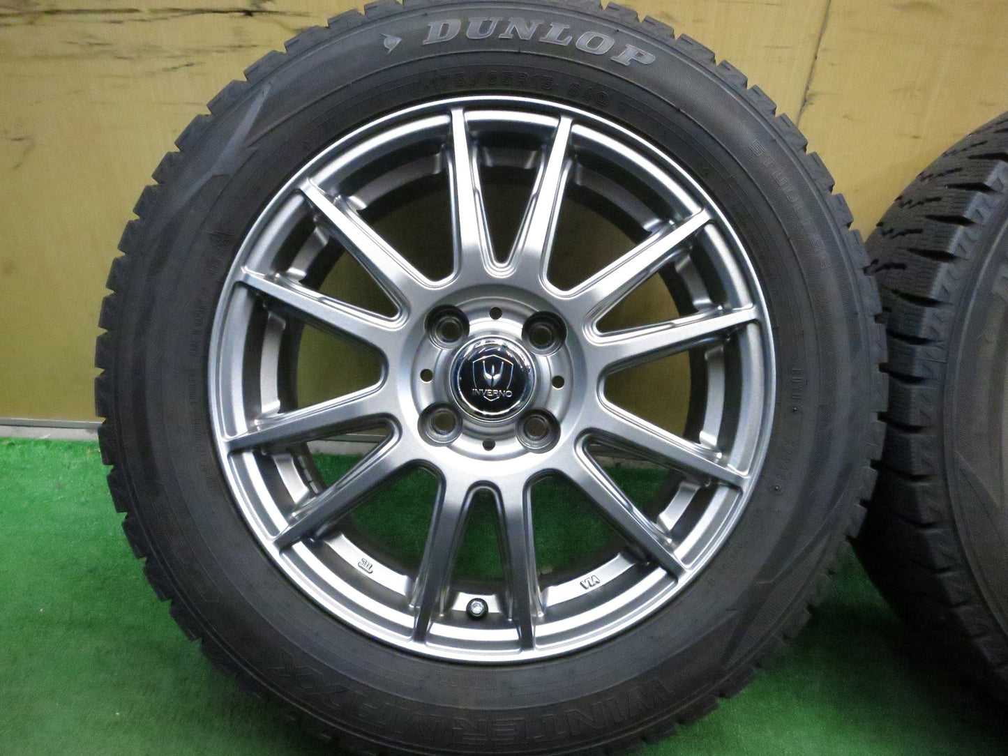 [送料無料]バリ溝！キレイ！9.5分★スタッドレス 175/65R15 ダンロップ ウインターマックス WM02 INVERNO インヴェルノ 15インチ PCD100/4H★3013009Hス