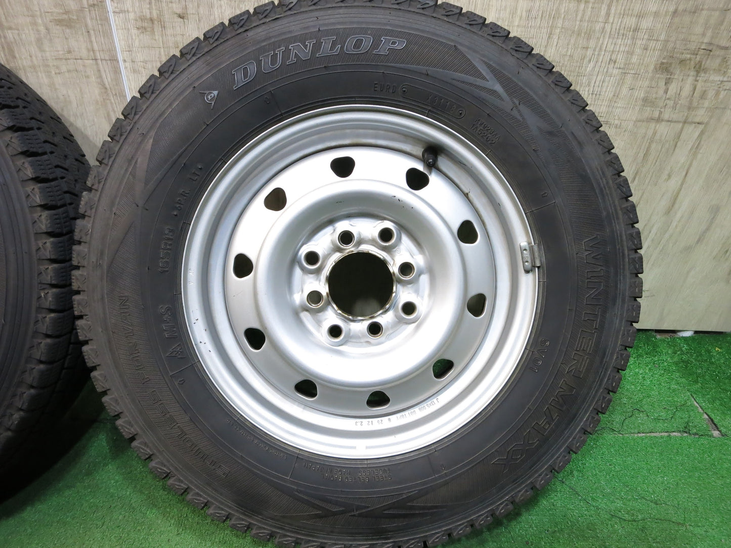 [送料無料]バリ溝！18年！9.5分★スタッドレス 165R13 6PR ダンロップ ウインターマックス SV01 スチール ホイール 13インチ PCD100 114.3/4H★2111413Hス