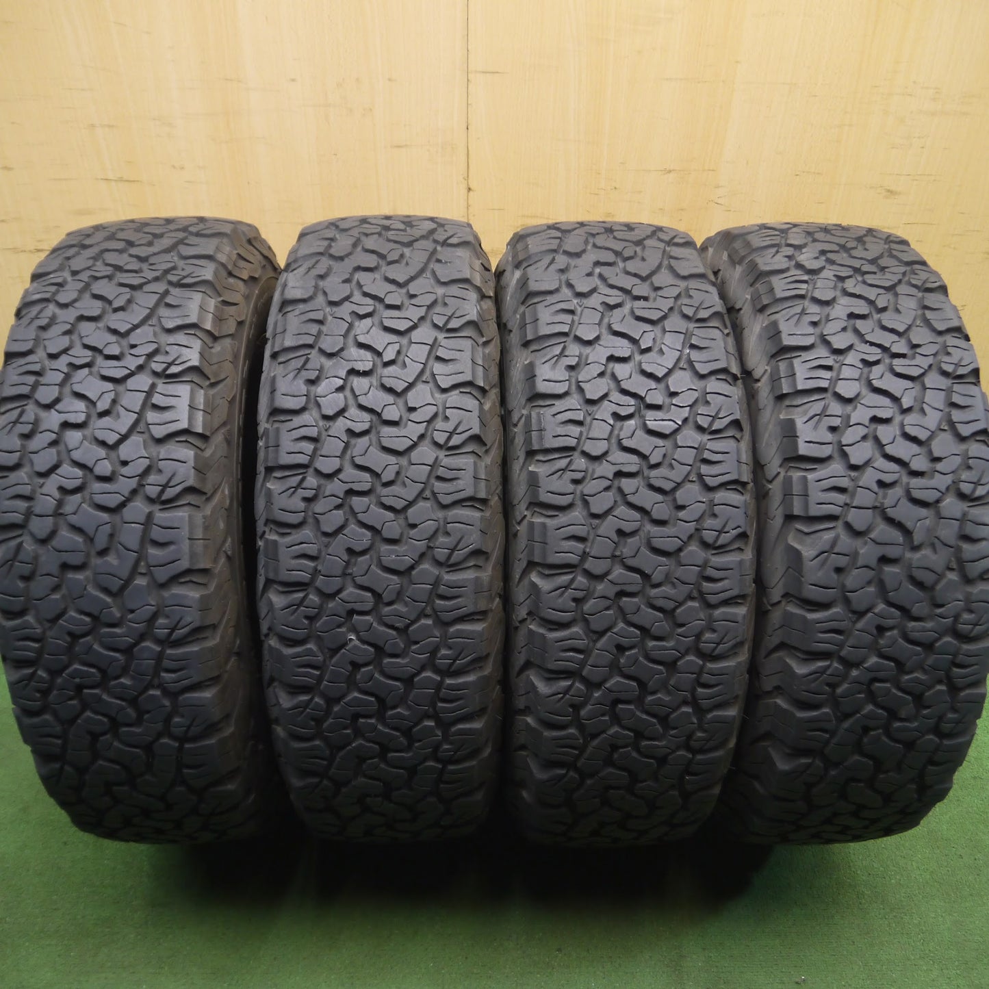 [送料無料]バリ溝！キレイ！9.5分★MKW MK-56 215/70R16 100/97R ホワイトレター BFグッドリッチ All-Terrain T/A KO2 16インチ PCD114.3/5H★3091504Hノ