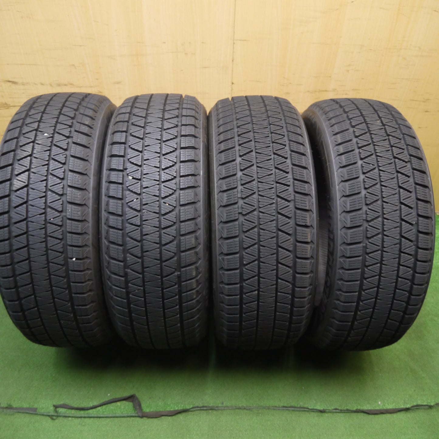 [送料無料]バリ溝！19年！ほぼ10分★スタッドレス 235/55R19 ブリヂストン ブリザック DM-V3 タイヤ 19インチ レクサスRX RAV4 ベンツGLC ボルボ 等★3040801クスタ