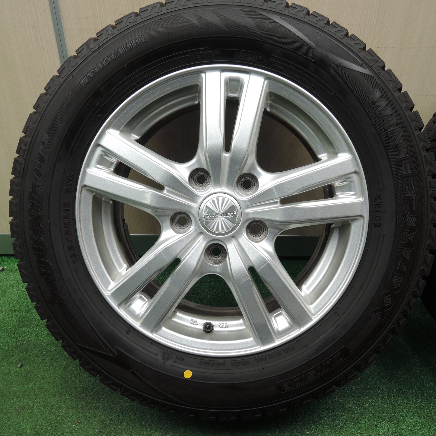 *送料無料*超バリ溝！21年！キレイ！ほぼ10分★スタッドレス 195/65R15 ダンロップ ウインターマックス WM02 DUFACT デュファクト PCD114.3/5H★3111713TNス