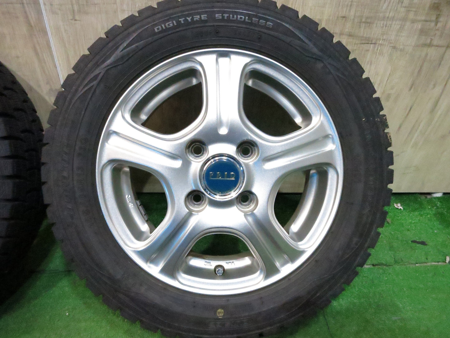 [送料無料]バリ溝！キレイ！9分★スタッドレス 155/65R13 ダンロップ ウインターマックス WM01 FEID 13インチ PCD100/4H★3011804Hス