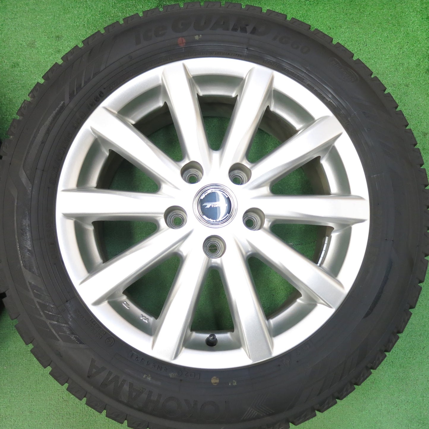 [送料無料]バリ溝！21年！キレイ！9.5分以上★スタッドレス 205/60R16 ヨコハマ アイスガード iG60 TOPRUN トップラン 16インチ PCD114.3/5H★3031504ヒス