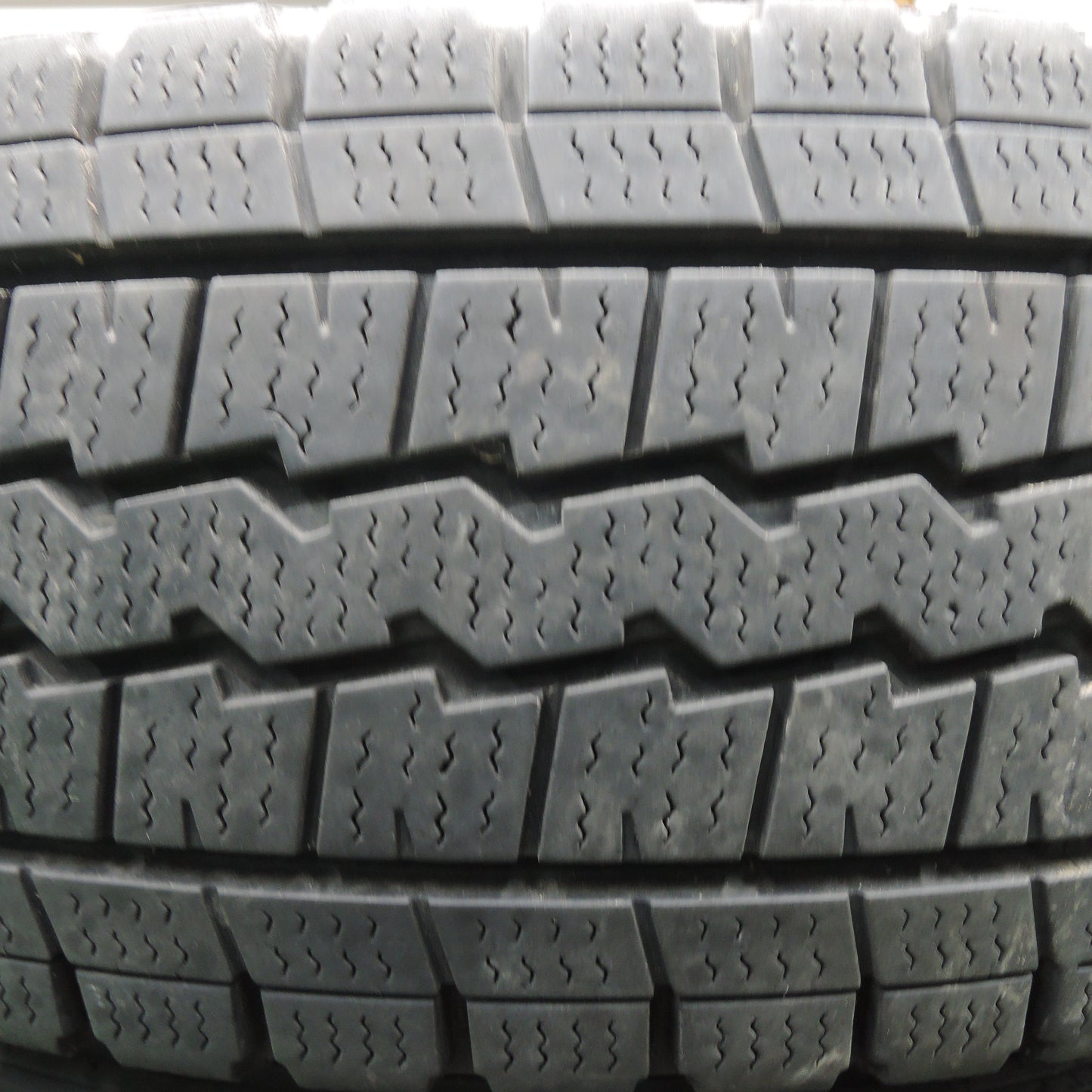 *送料無料*4本価格★ハイエース等 KEELER 195/80R15 107/105L スタッドレス ダンロップ ウインターマックス SV01 キーラー 15インチ PCD139.7/6H★4011301HAス