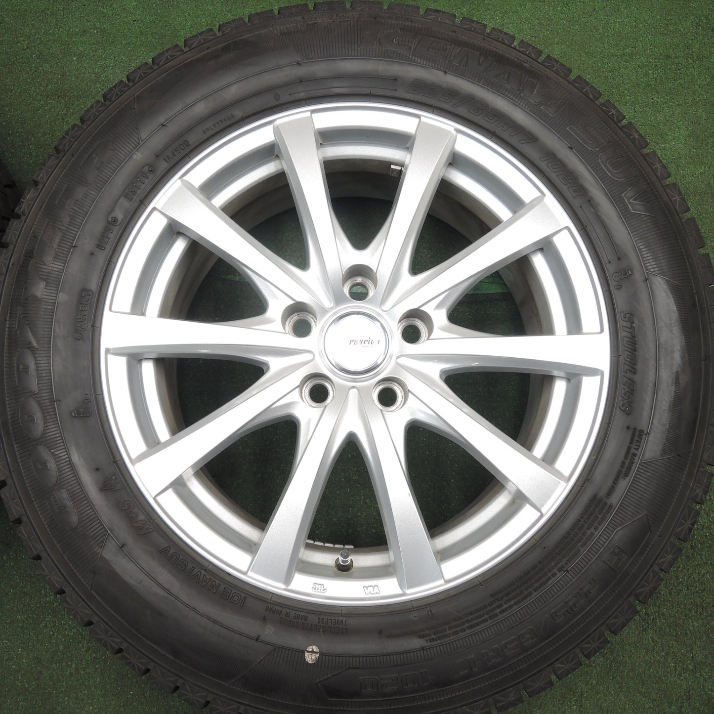*送料無料* バリ溝！キレイ！9.5分以上★スタッドレス 225/65R17 グッドイヤー アイスナビ SUV ravrion RS01 17インチ PCD114.3/5H★4030203HAス