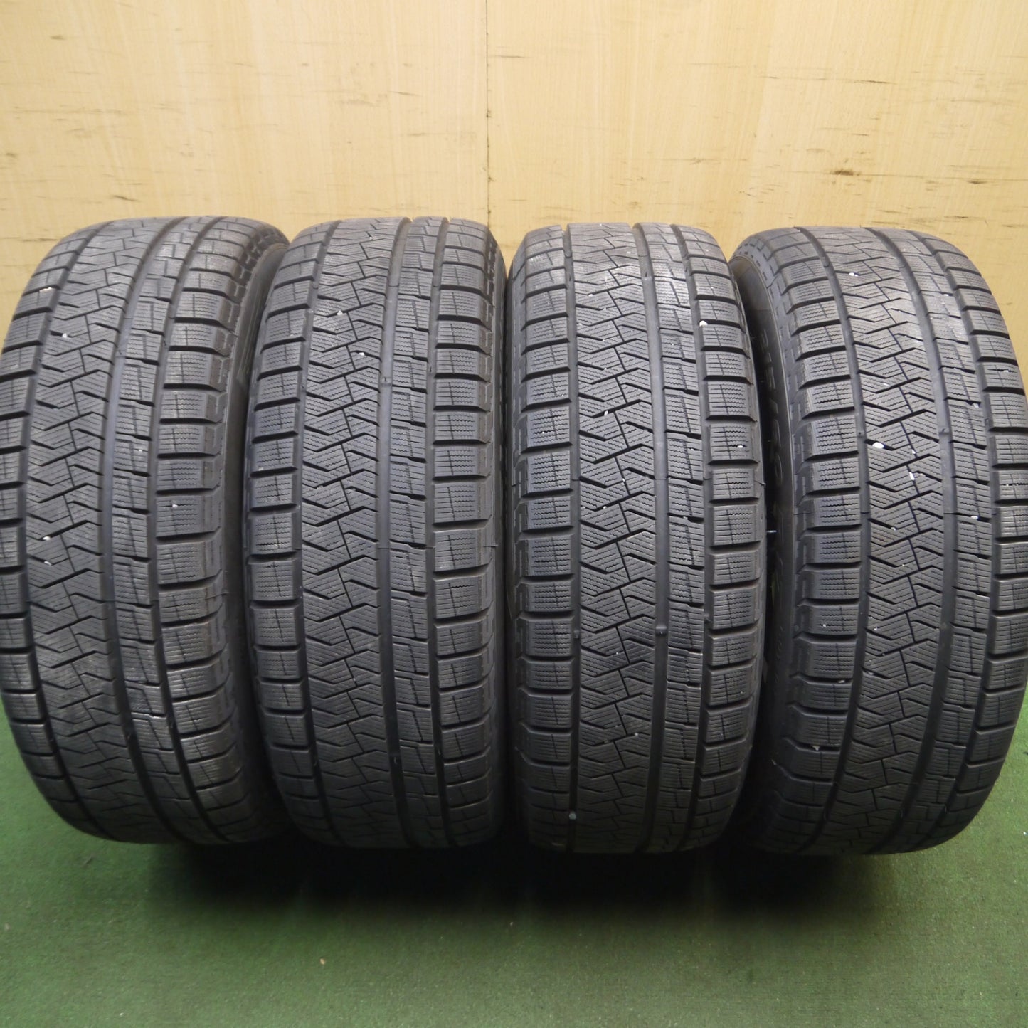 *送料無料* バリ溝！21年！キレイ！9.5分以上★スタッドレス 215/60R17 ピレリ アイスアシンメトリコ プラス VELVA SPORTZ 17インチ PCD114.3/5H★4022805Hス