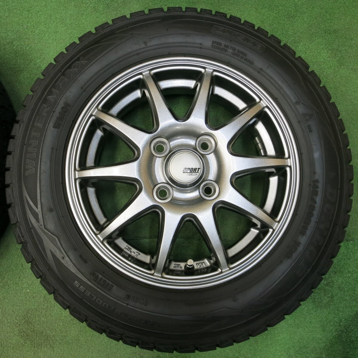 [送料無料]バリ溝！19年！キレイ！8.5分★スタッドレス 145/80R13 ダンロップ ウインターマックス WM01 SPORT ABELIA 13インチ PCD100/4H★3093009イス
