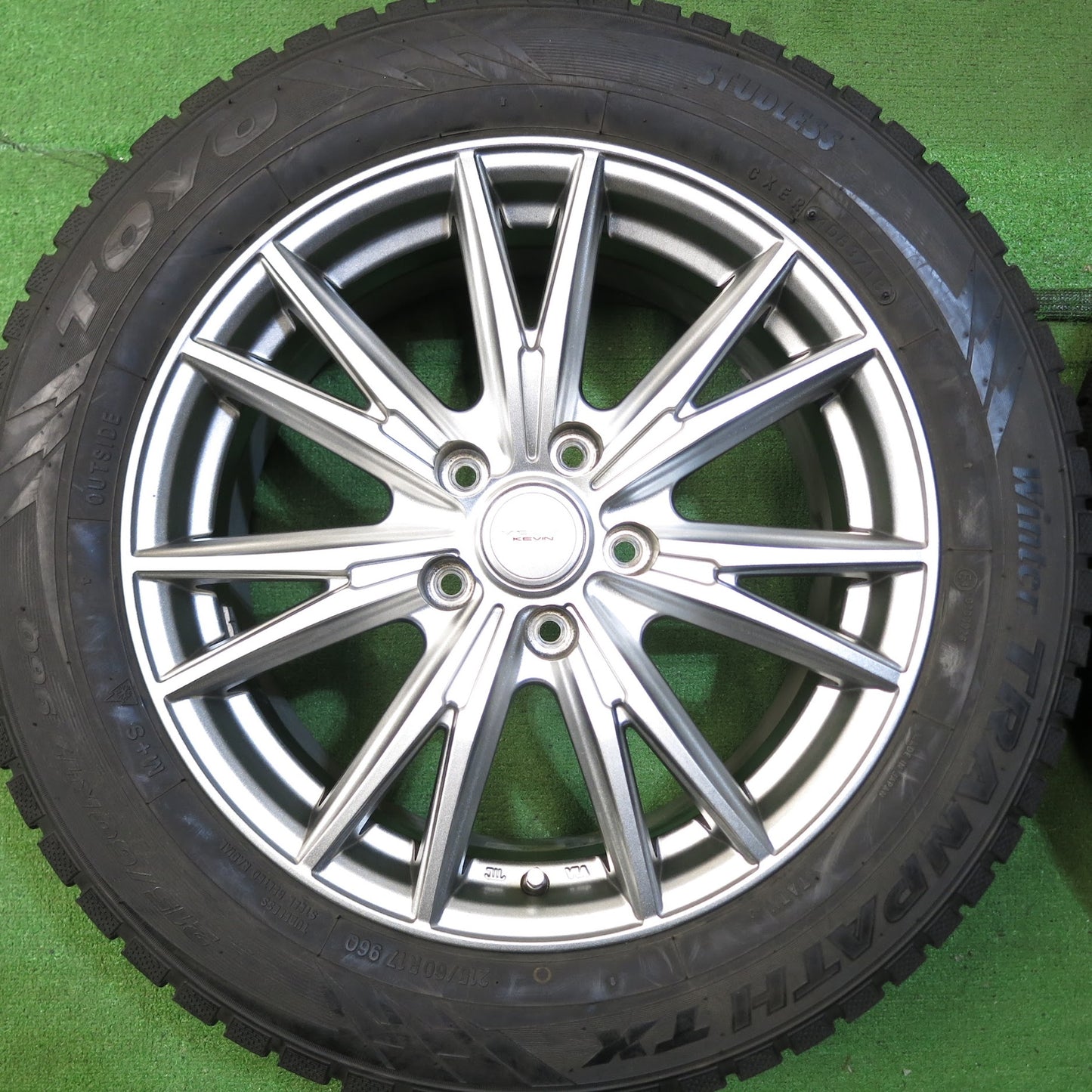 [送料無料]バリ溝！キレイ！9分★スタッドレス 215/60R17 トーヨー ウインター トランパス TX VELVA KEVIN weds ヴェルヴァ 17インチ PCD114.3/5H★3061207Hス