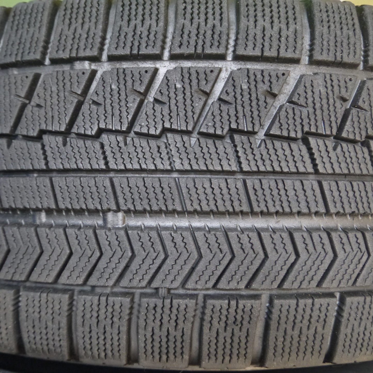 *送料無料*バリ溝！8.5分★スバル レガシィ 純正 225/55R18 スタッドレス ブリヂストン ブリザック VRX 18インチ PCD100/5H★3120402Hス