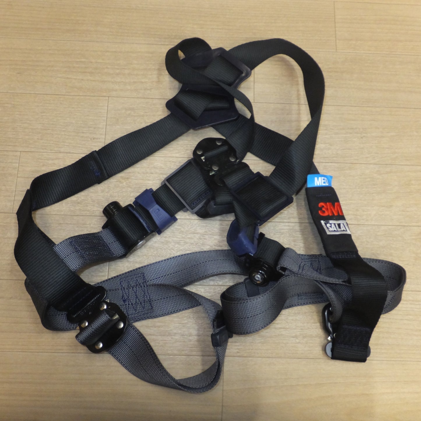 [送料無料] キレイ★スリーエム 3M フルハーネス型 SALA MED 品番 1114081 サイズ M　製造年月 19/05★