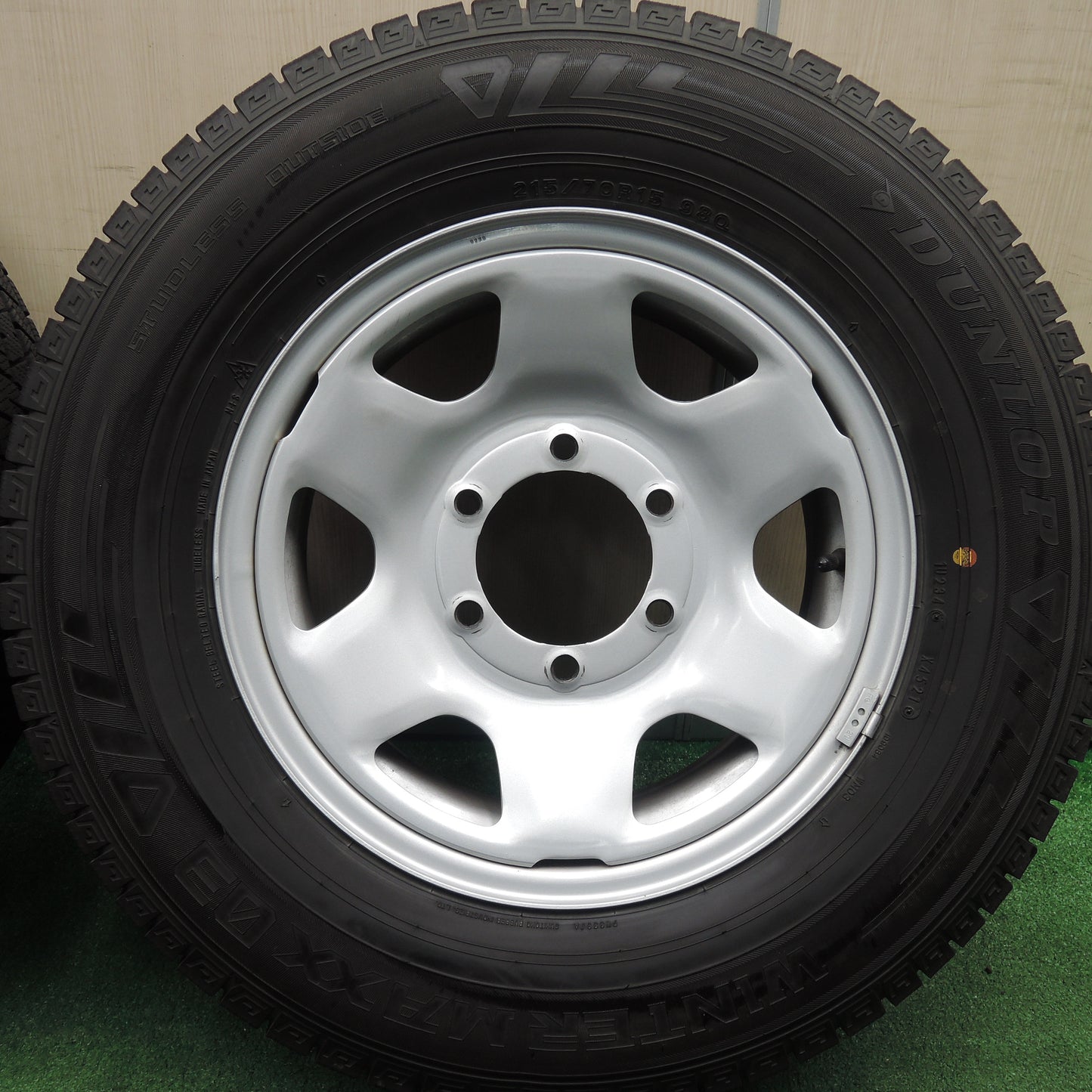 *送料無料*バリ溝！21年！キレイ！9.5分★ハイエース 等 215/70R15 スタッドレス ダンロップ ウインターマックス03 スチール ホイール 15インチ PCD139.7/6H★3120214HAス
